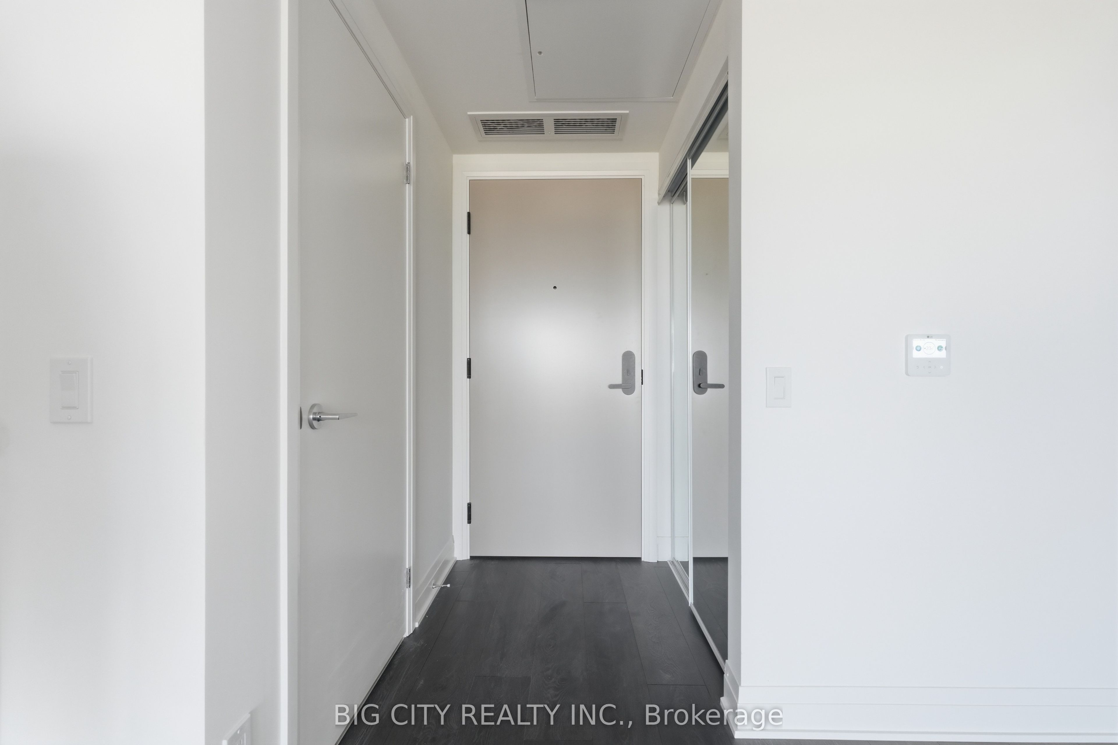 25 Frederick Todd Way 1808, Toronto, ON M4G 0C9 photo 2