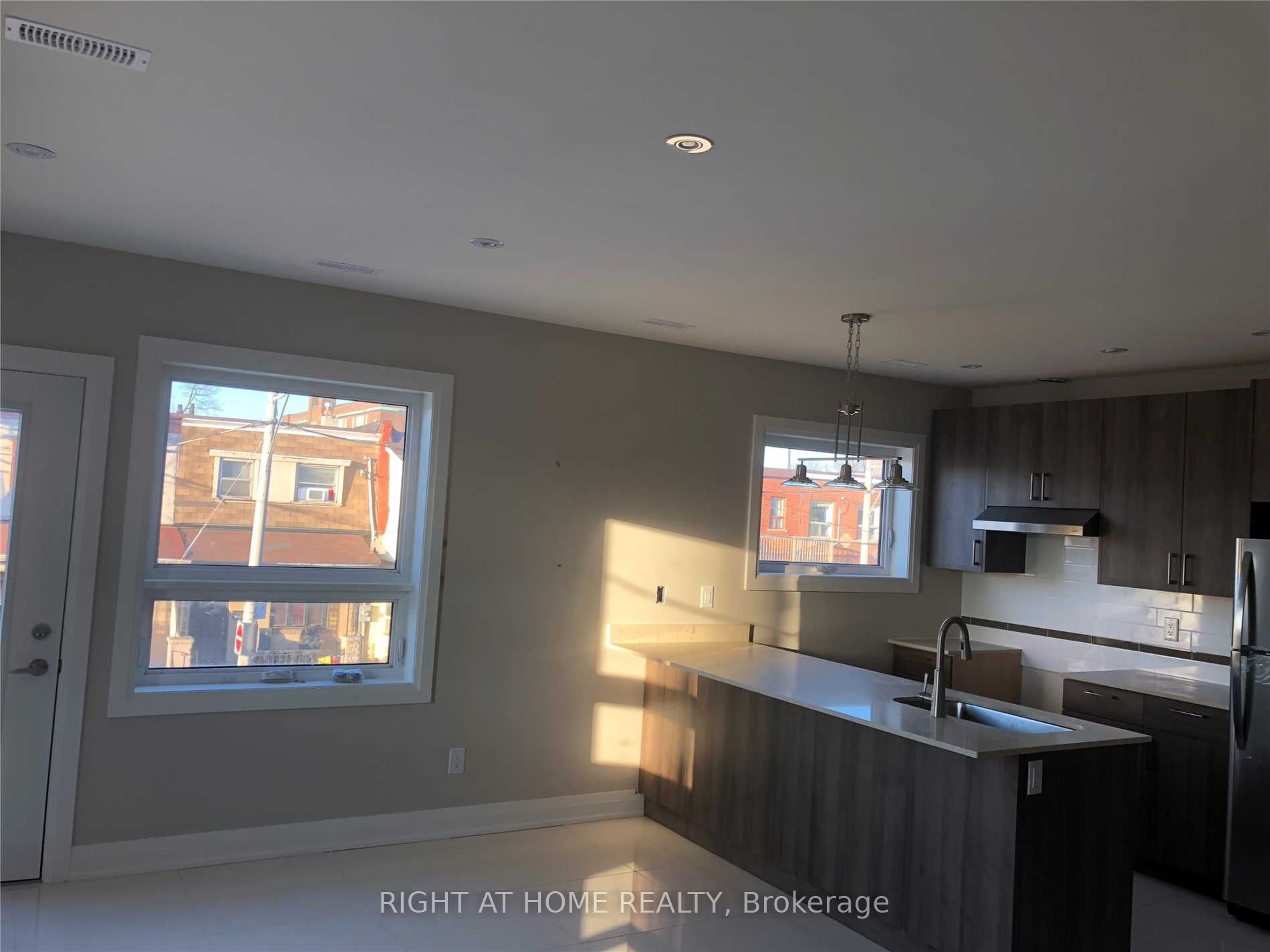31 Alma Avenue 4, Toronto, ON M6J 1N2 photo 2