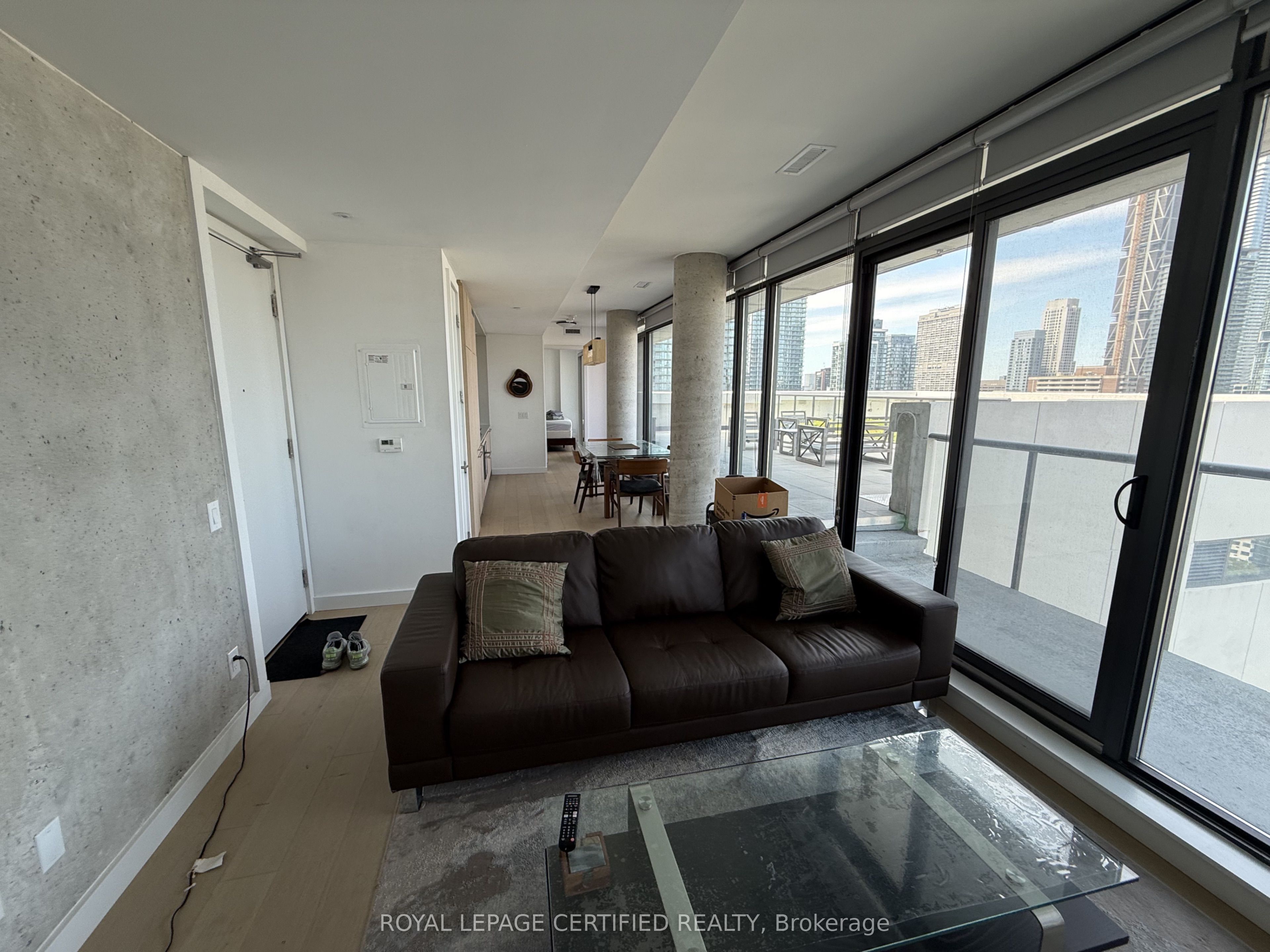 81 Wellesley Street E 2305, Toronto, ON M4Y 0C5 photo 3