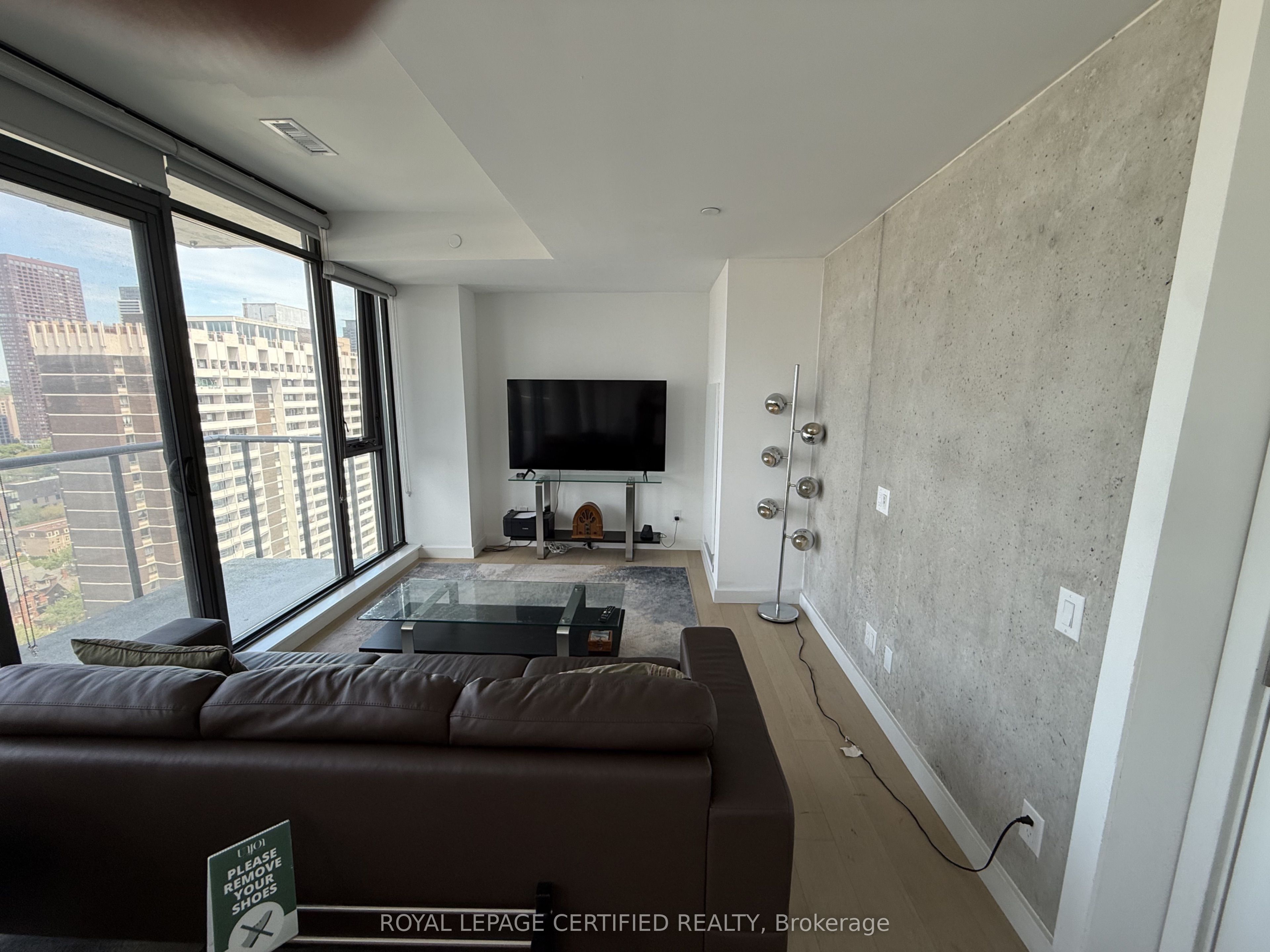 81 Wellesley Street E 2305, Toronto, ON M4Y 0C5 photo 4