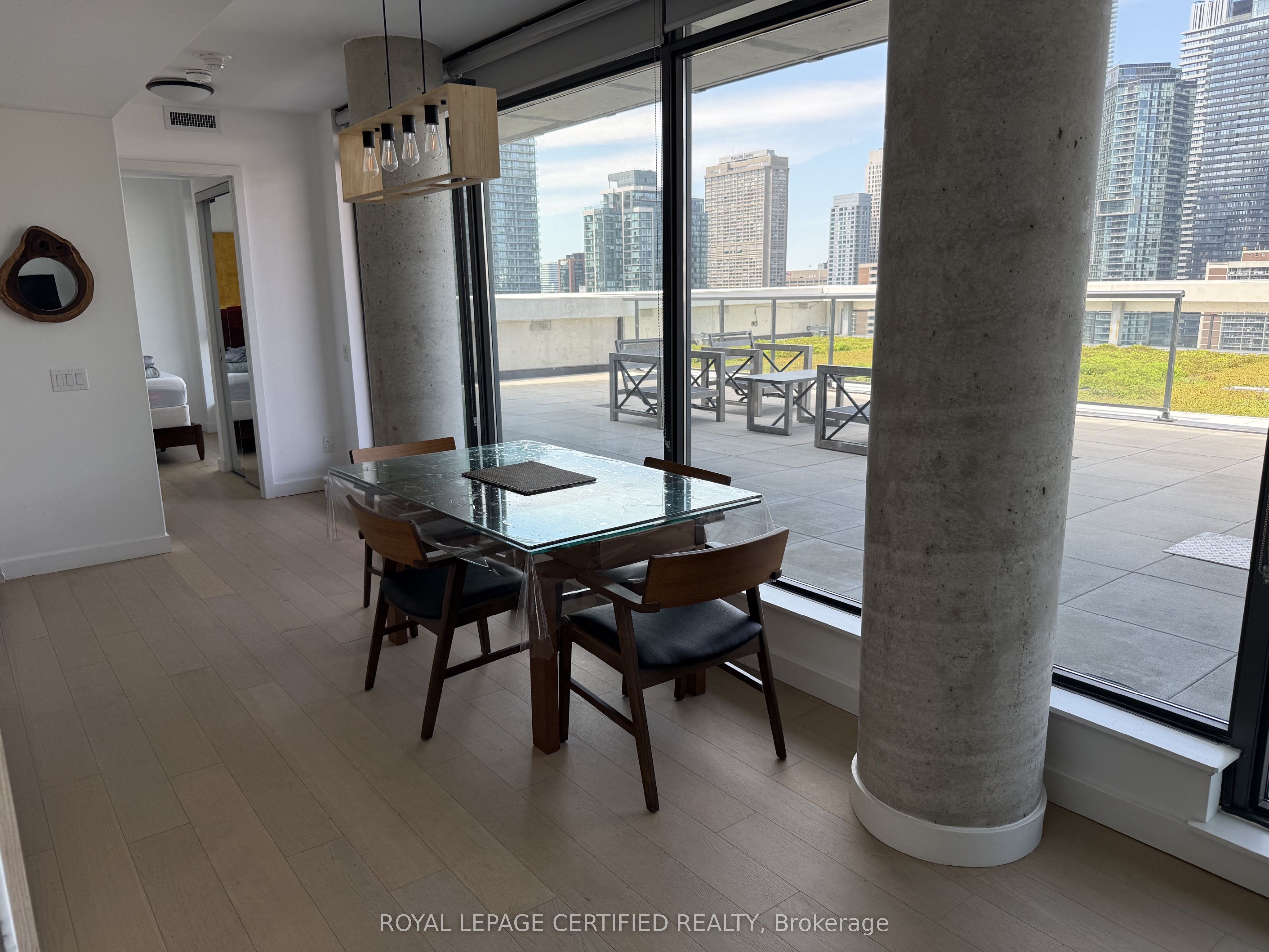 81 Wellesley Street E 2305, Toronto, ON M4Y 0C5 photo 5
