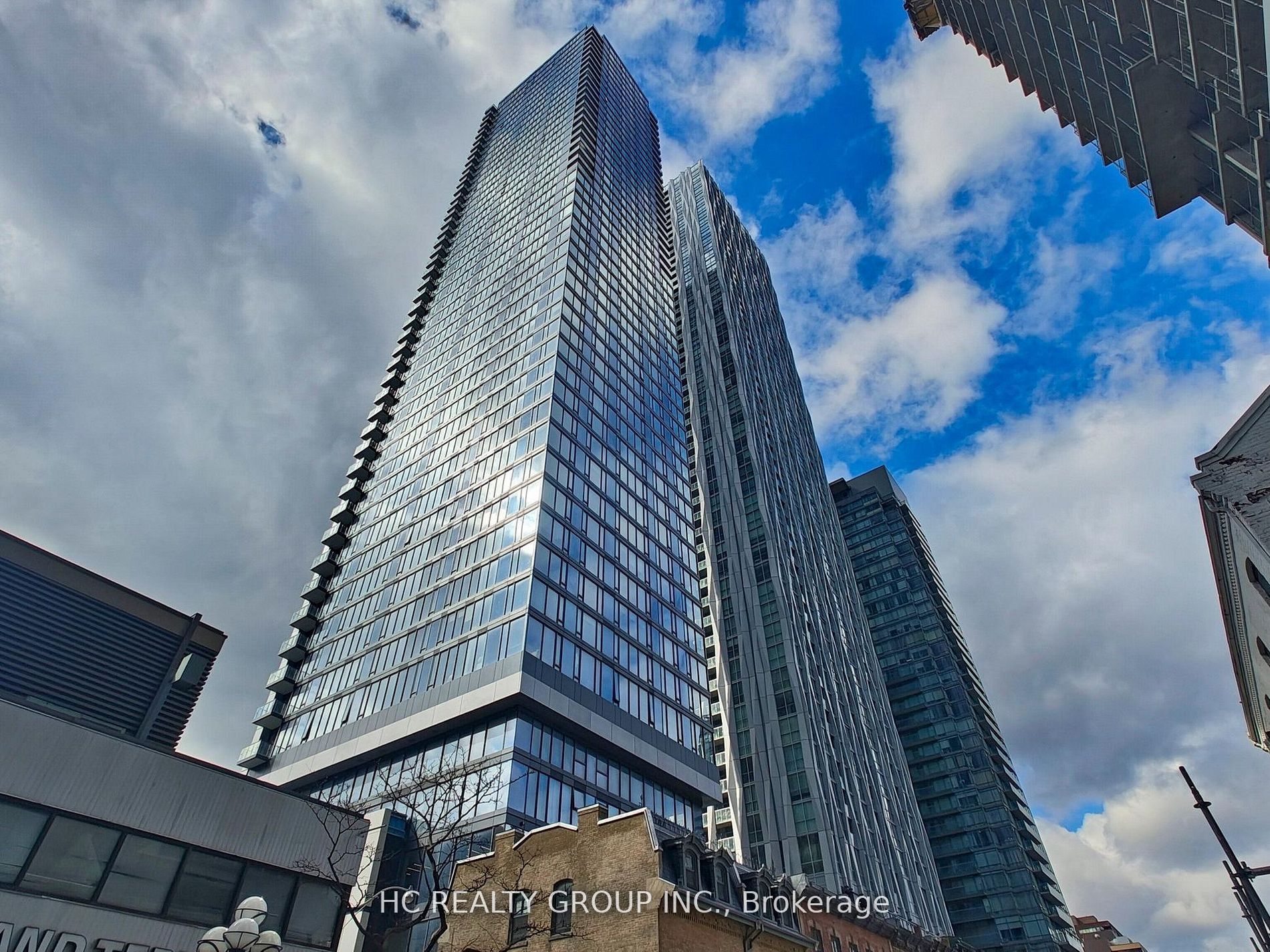 8 Cumberland Street 1302, Toronto, ON M4W 0B6 photo 2