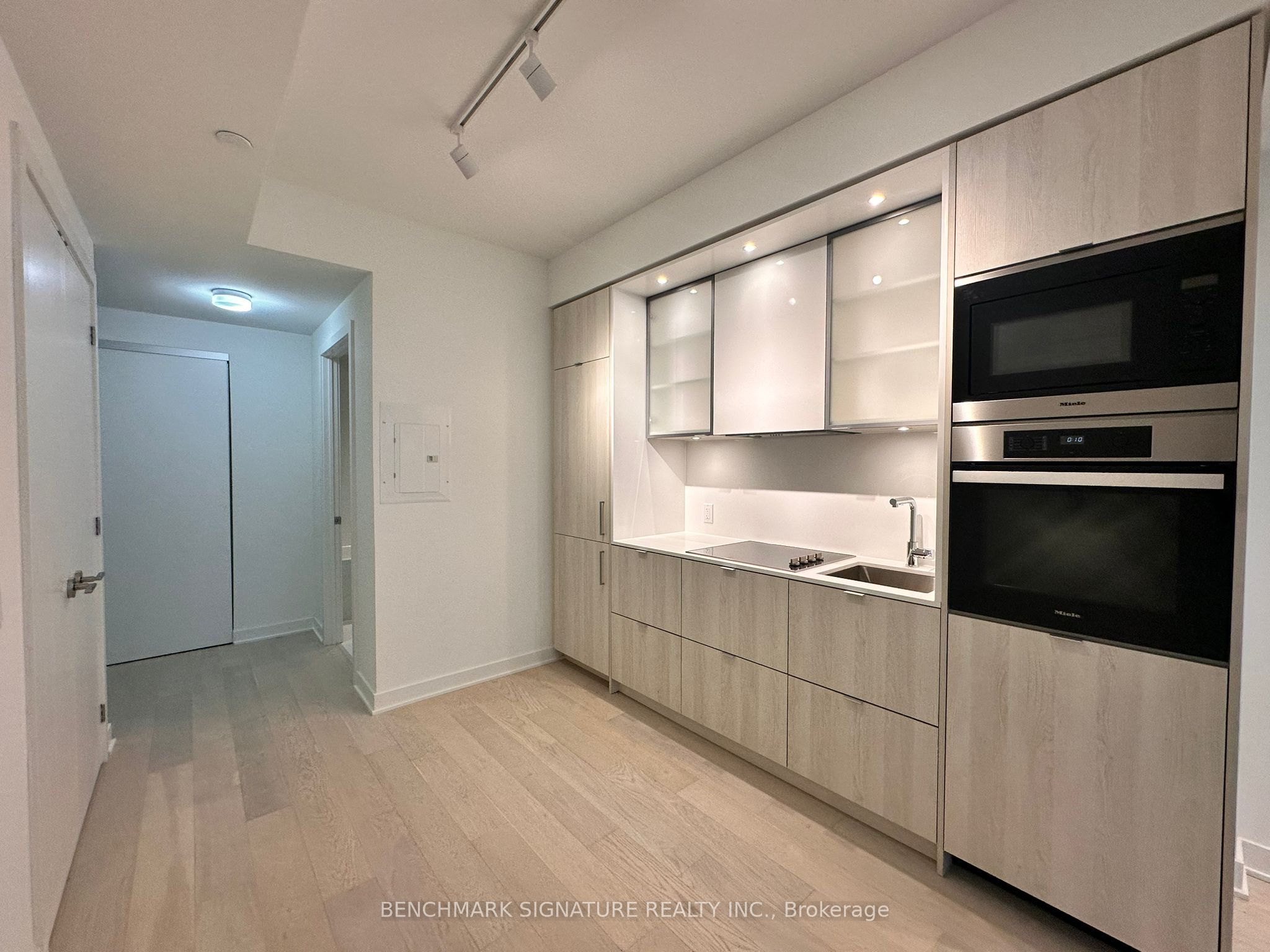 11 Yorkville Avenue 1208, Toronto, ON M4W 1L2