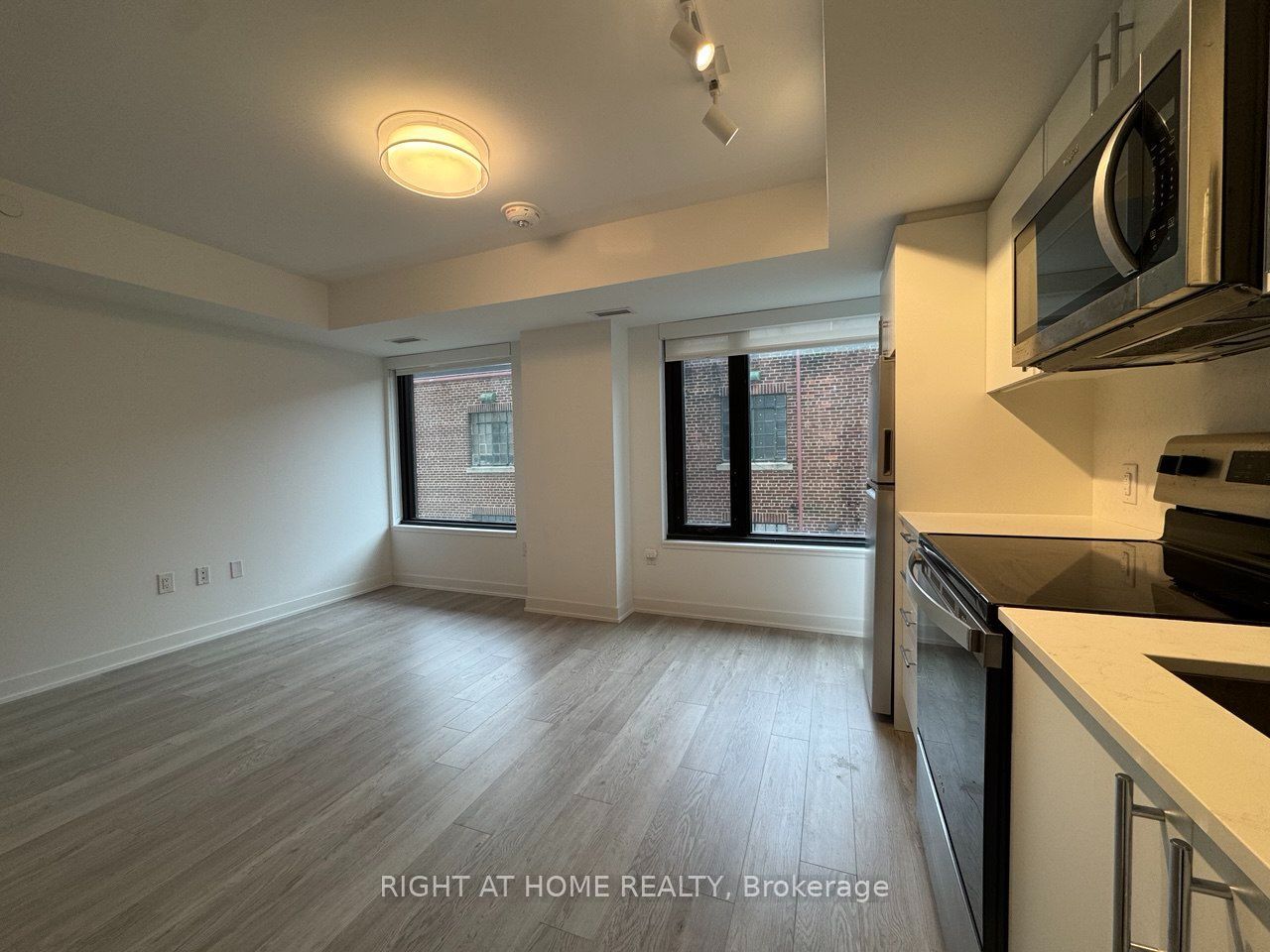 3 Strathgowan Avenue 324, Toronto, ON M4N 1B8 photo 3