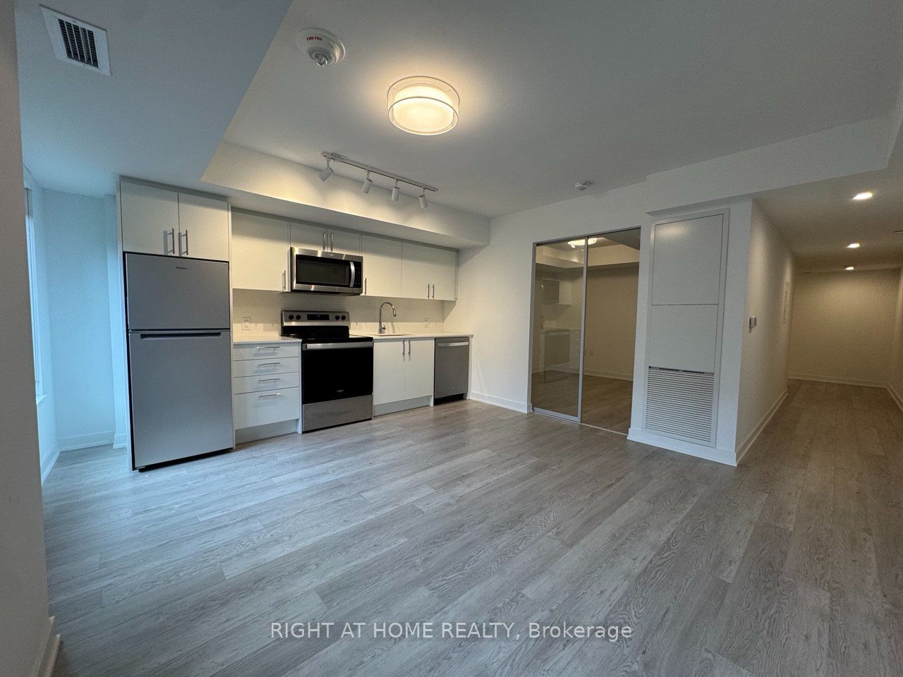3 Strathgowan Avenue 324, Toronto, ON M4N 1B8 photo 5