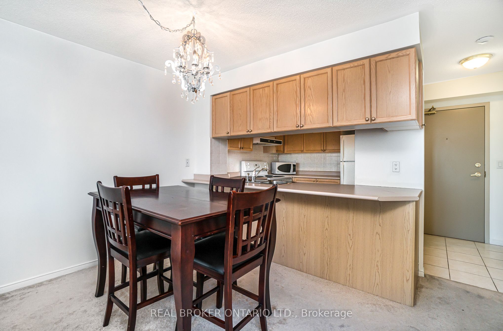 909 Bay Street 1908, Toronto, ON M5S 3G2 photo 2