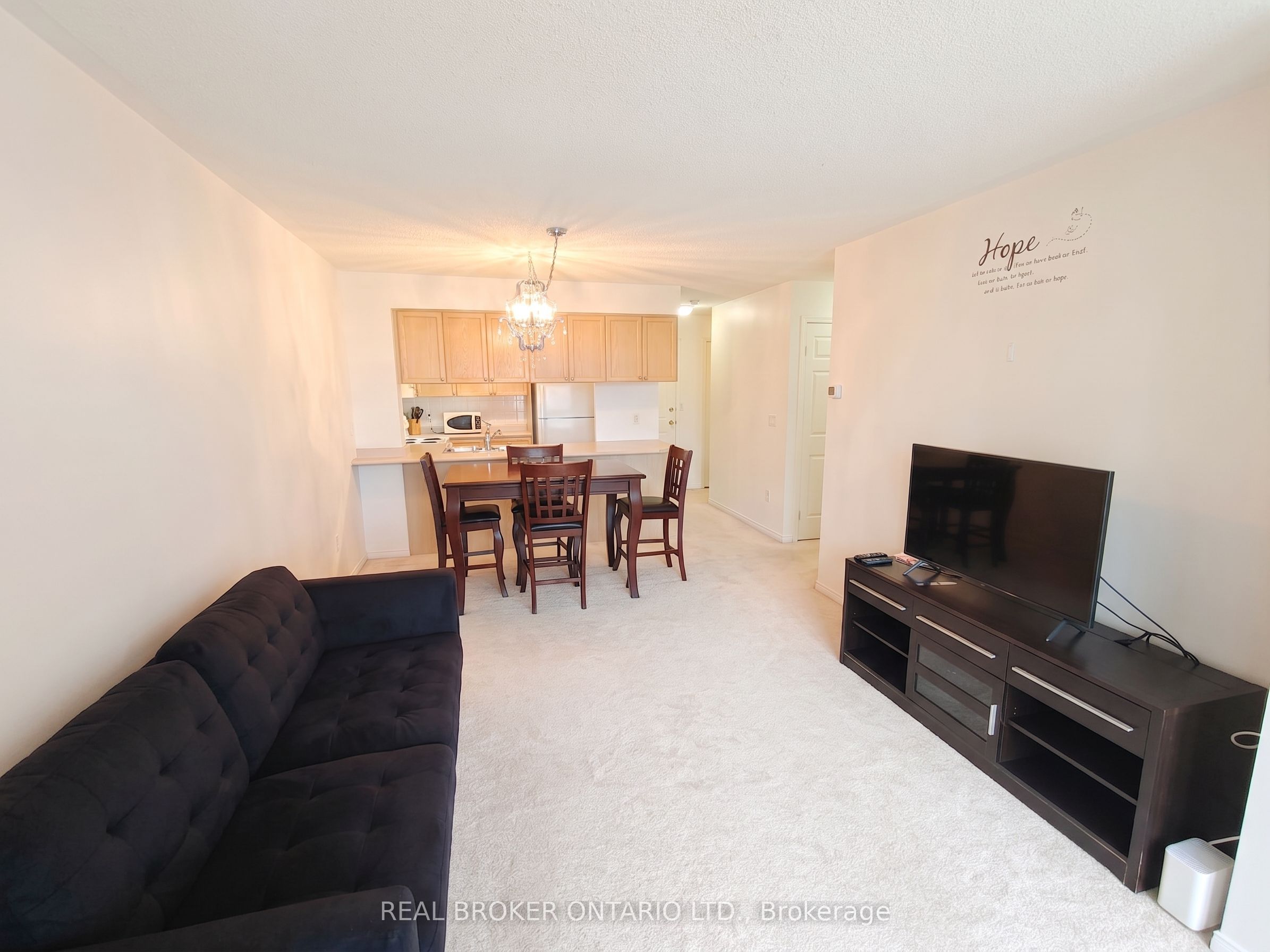 909 Bay Street 1908, Toronto, ON M5S 3G2 photo 4