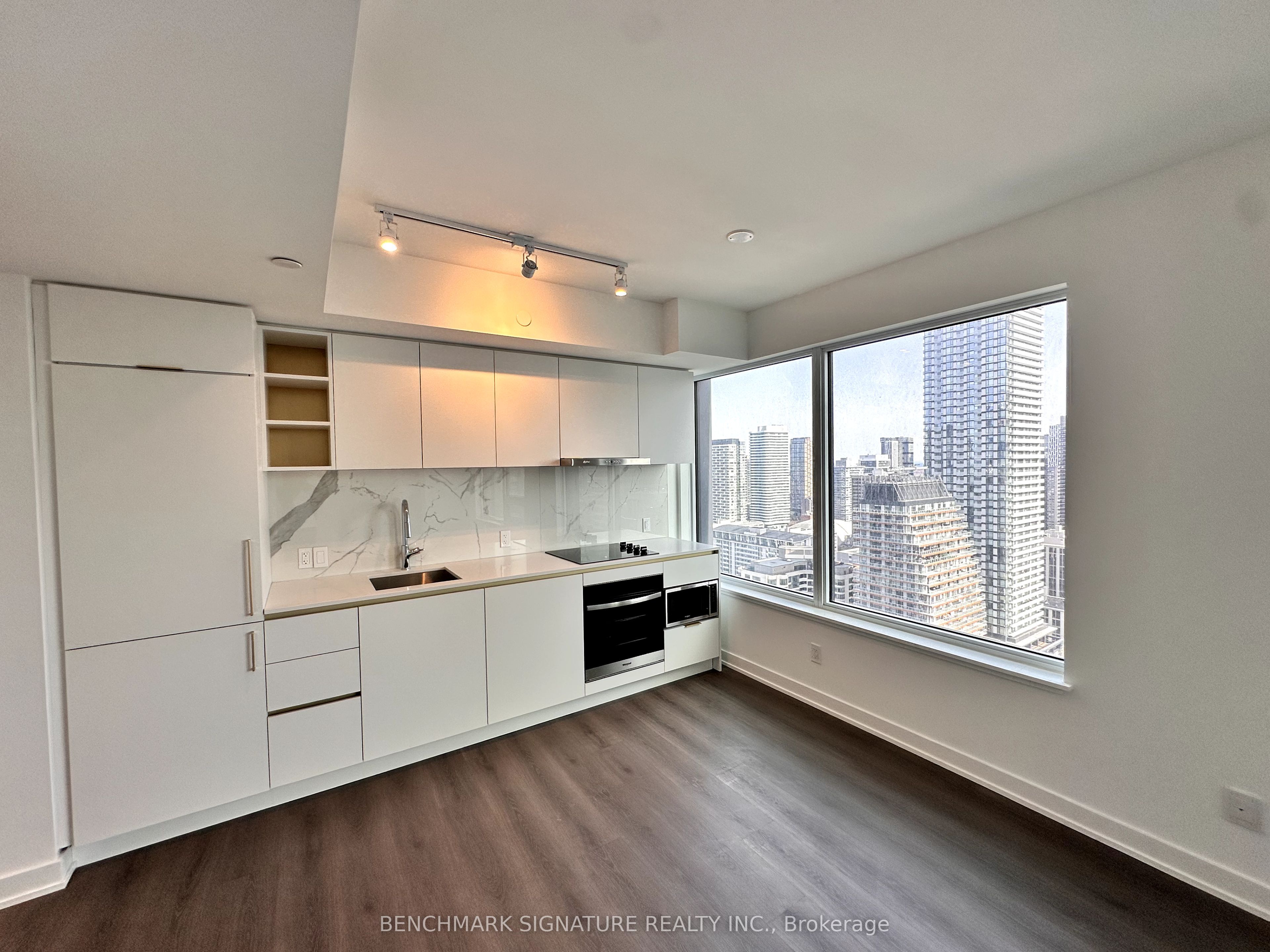 8 Wellesley Street W 3515, Toronto, ON M4Y 0J5