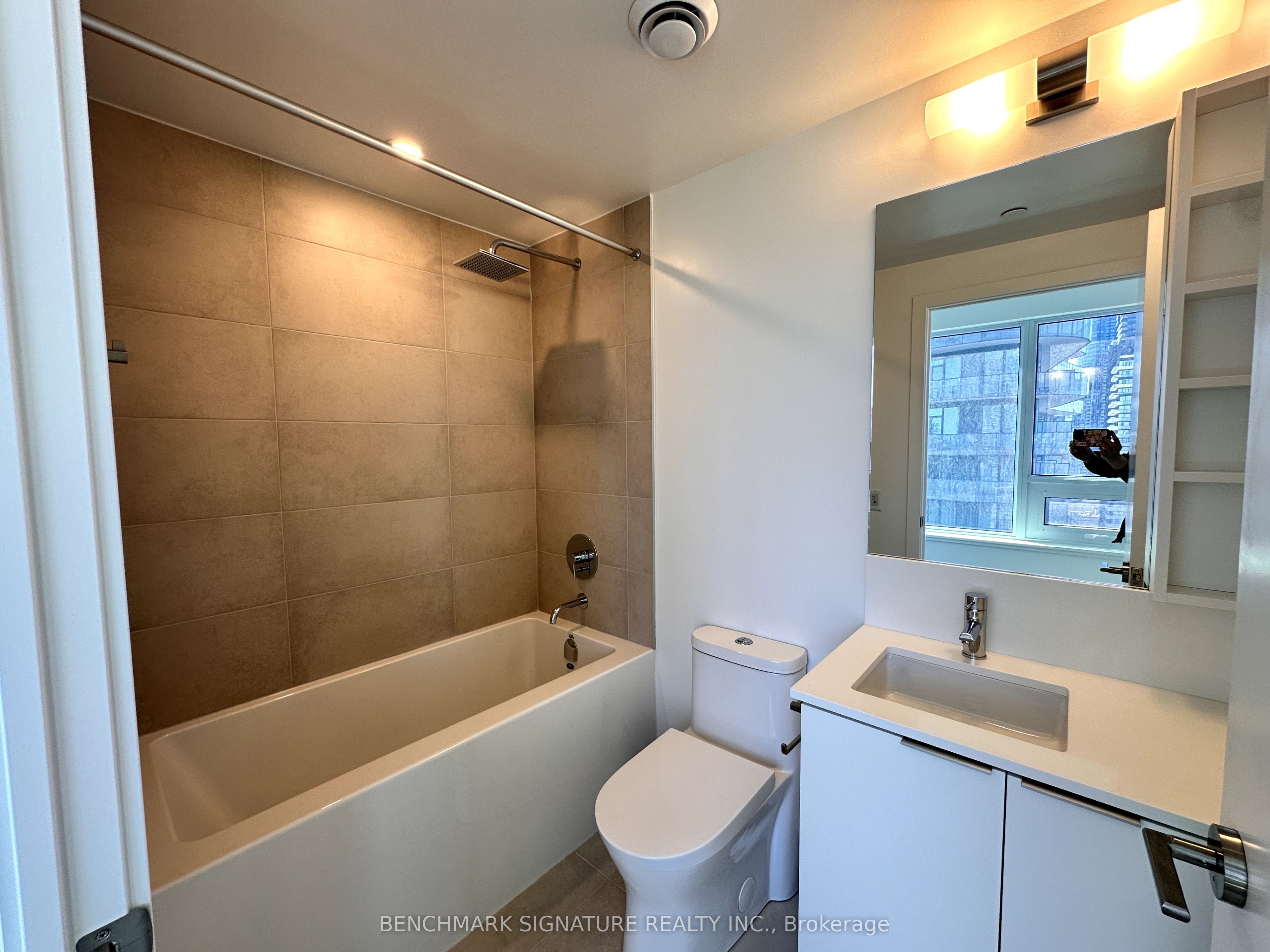 8 Wellesley Street W 3515, Toronto, ON M4Y 0J5 photo 3