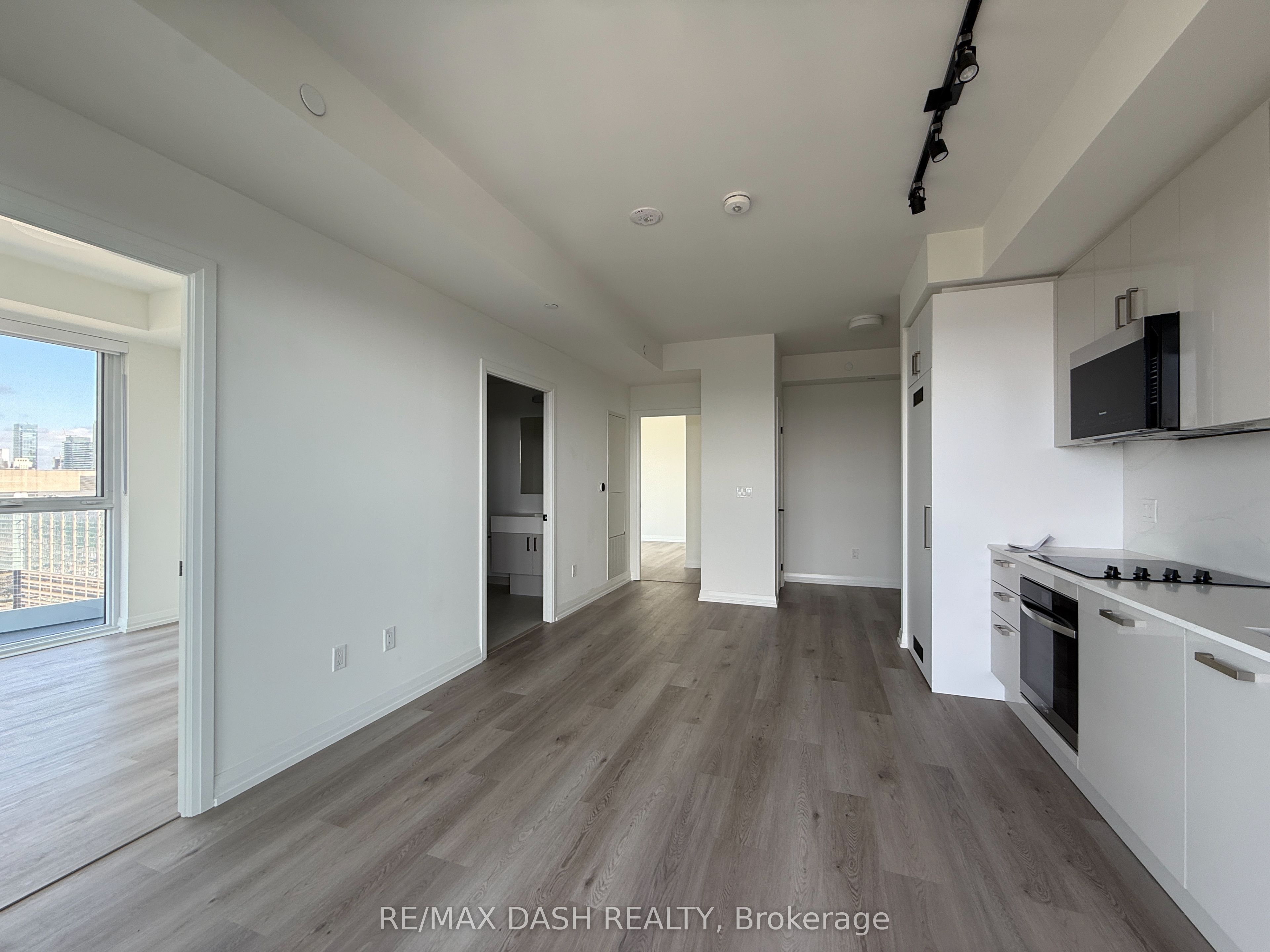 280 Dundas Street W 3111, Toronto, ON M5T 0E3 photo 4