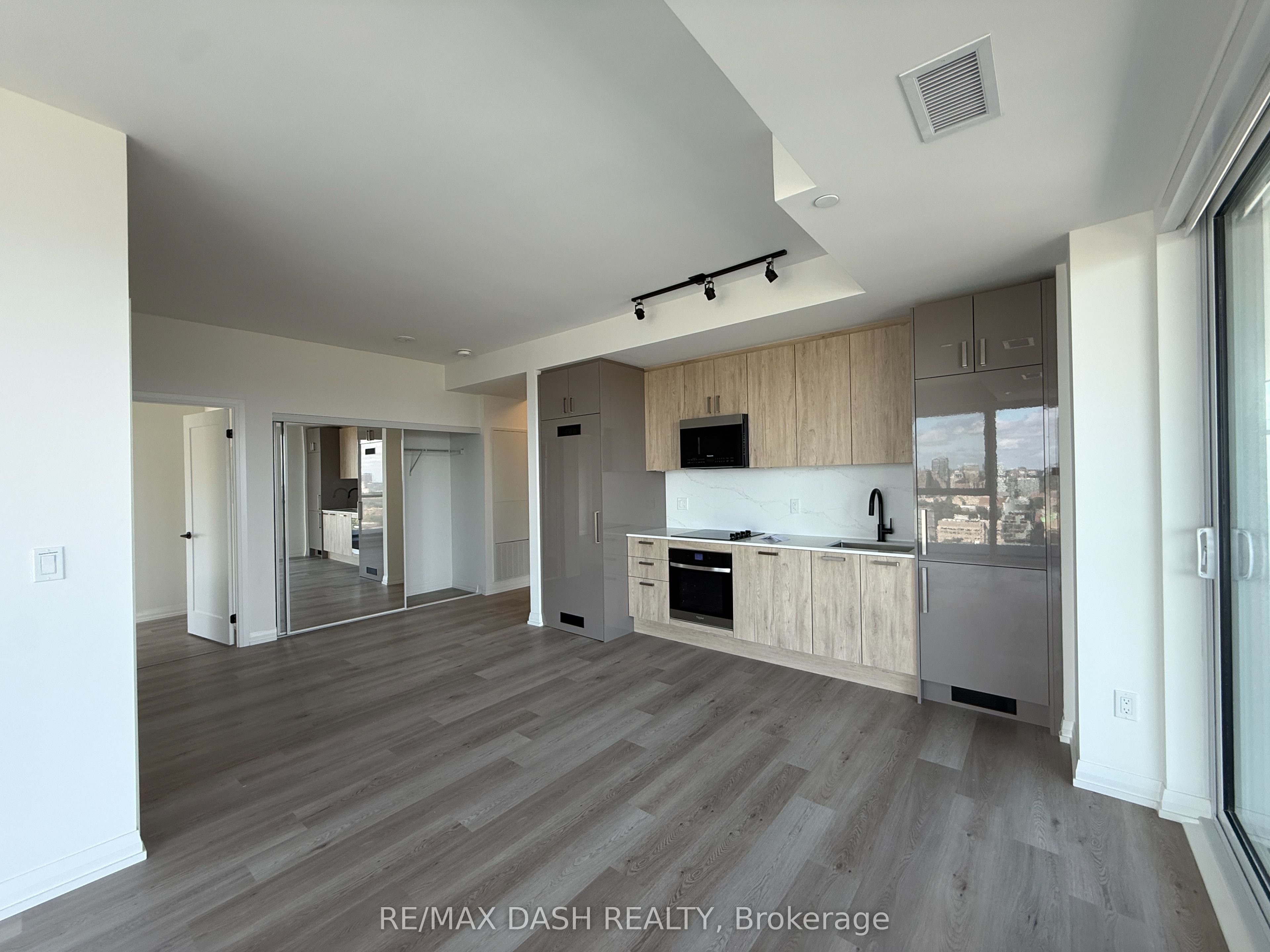 280 Dundas Street W LP10, Toronto, ON M5T 0E3 photo 3