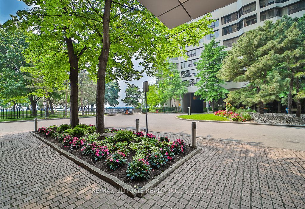 33 Harbour Square 1215, Toronto, ON M5J 2G2 photo 2