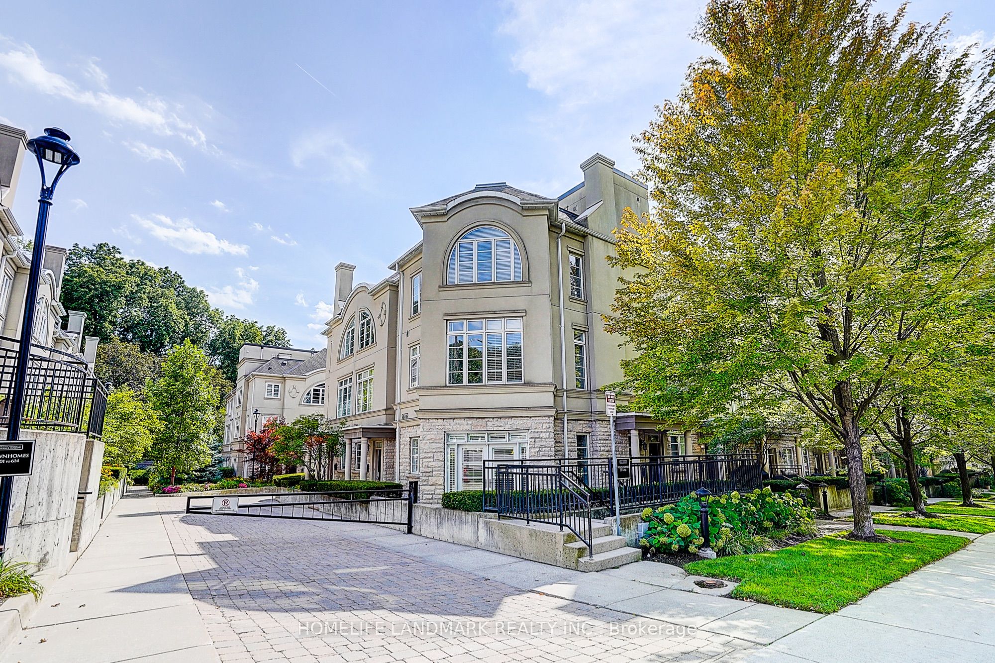 51 York Mills Road 309, Toronto, ON M2P 1B6 photo 2