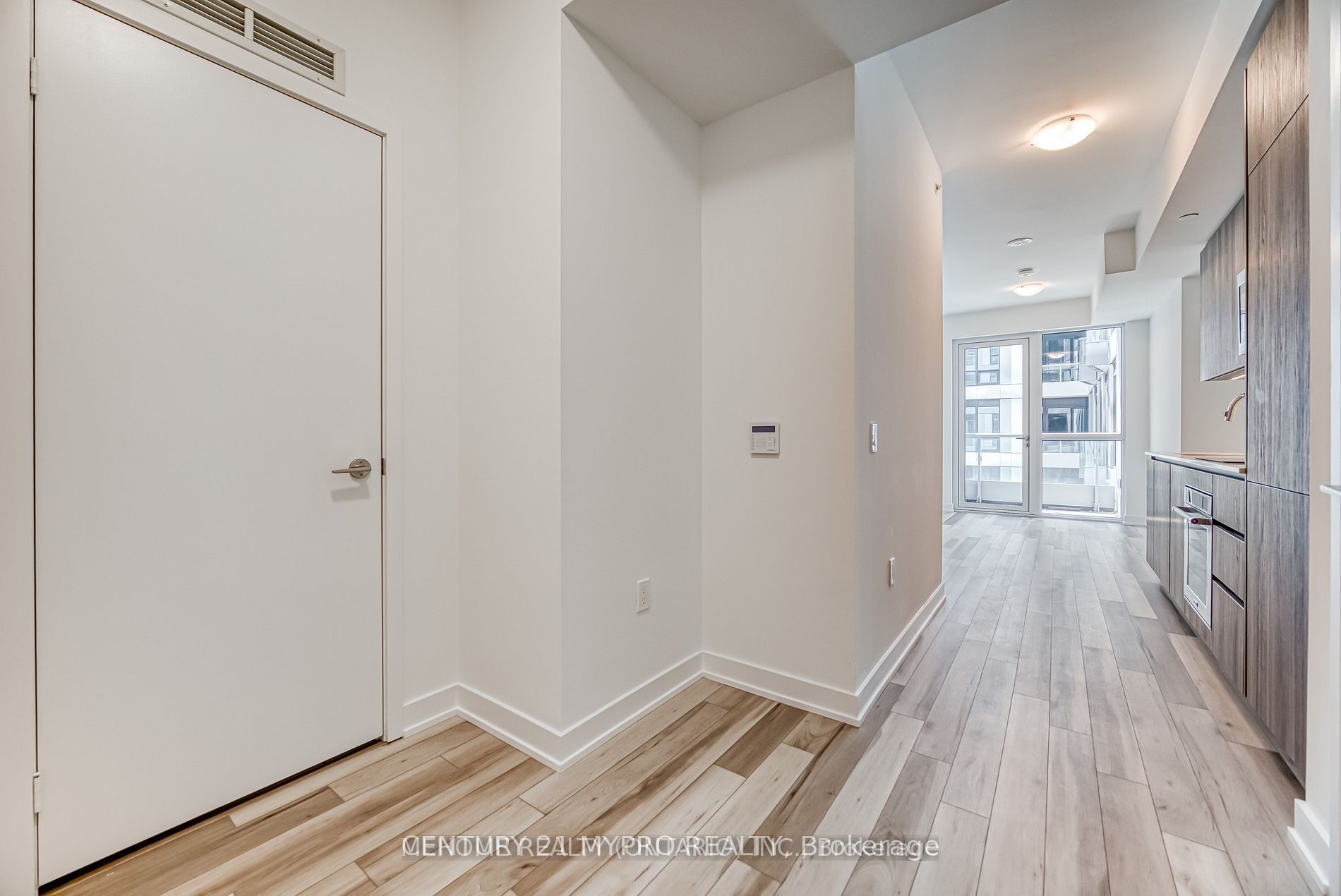 15 Richardson Street 608, Toronto, ON M4W 0B1 photo 3