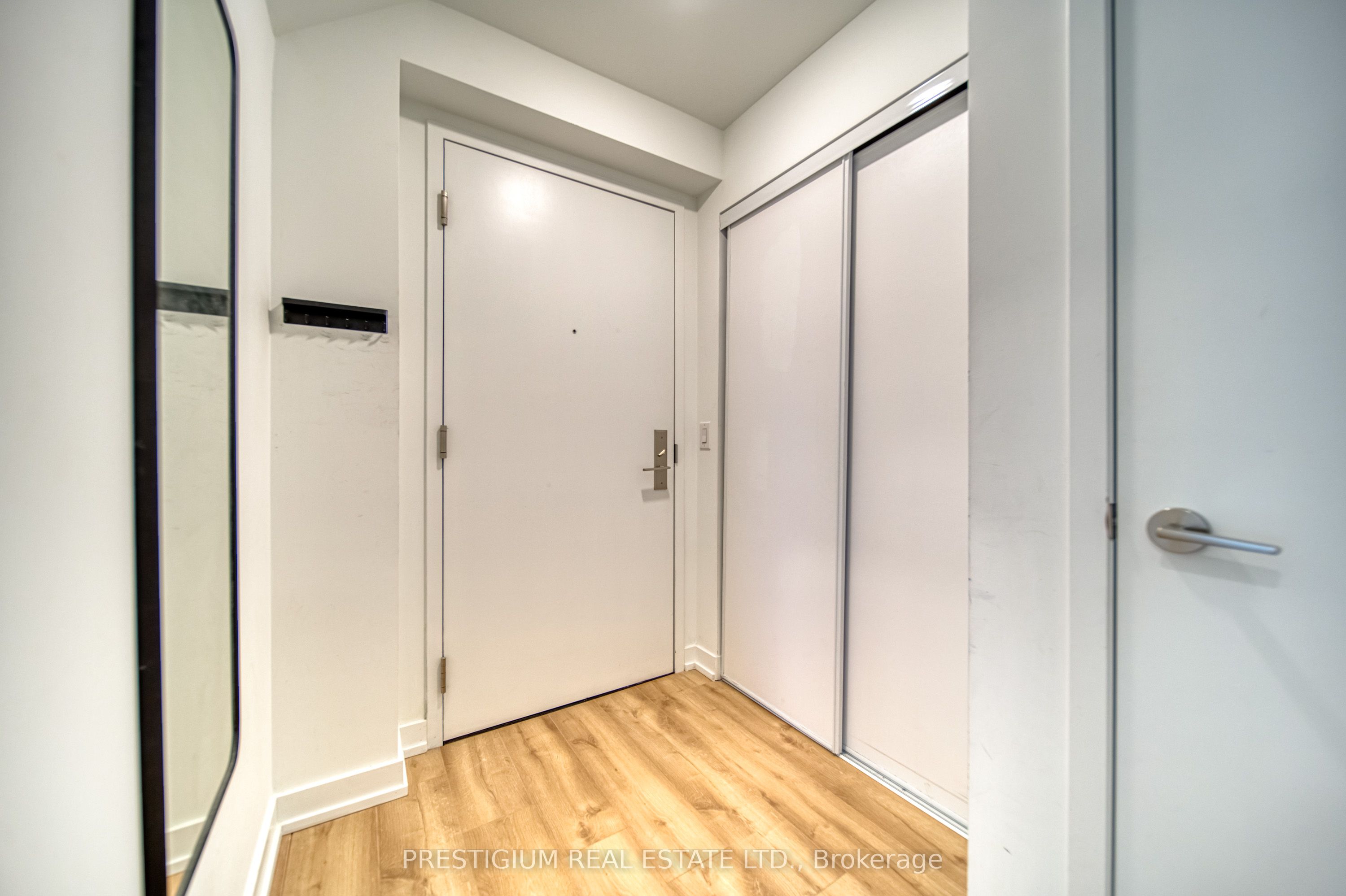 135 East Liberty Street 808, Toronto, ON M6K 0G7 photo 4