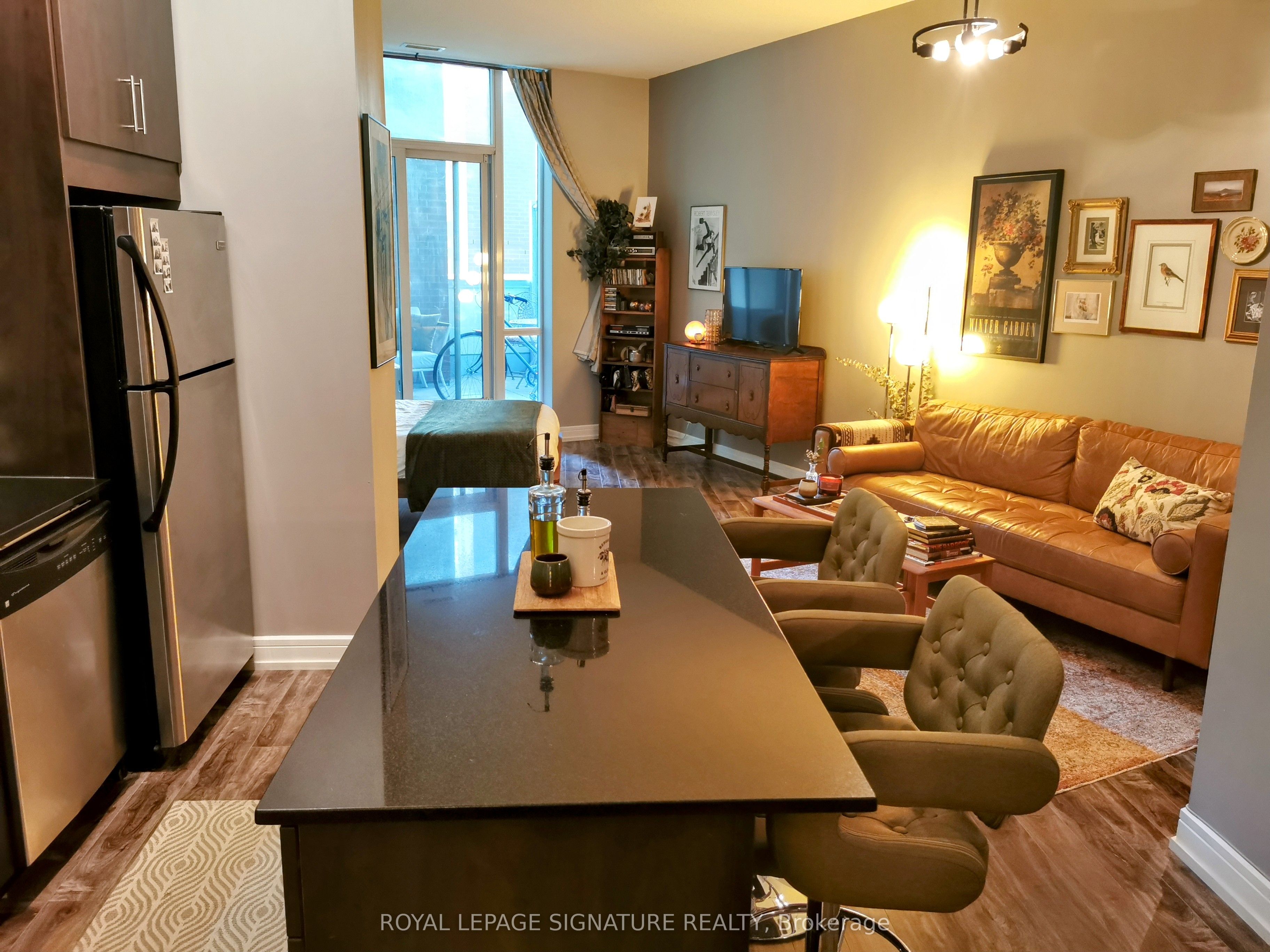 112 George Street S202, Toronto, ON M5A 2M5