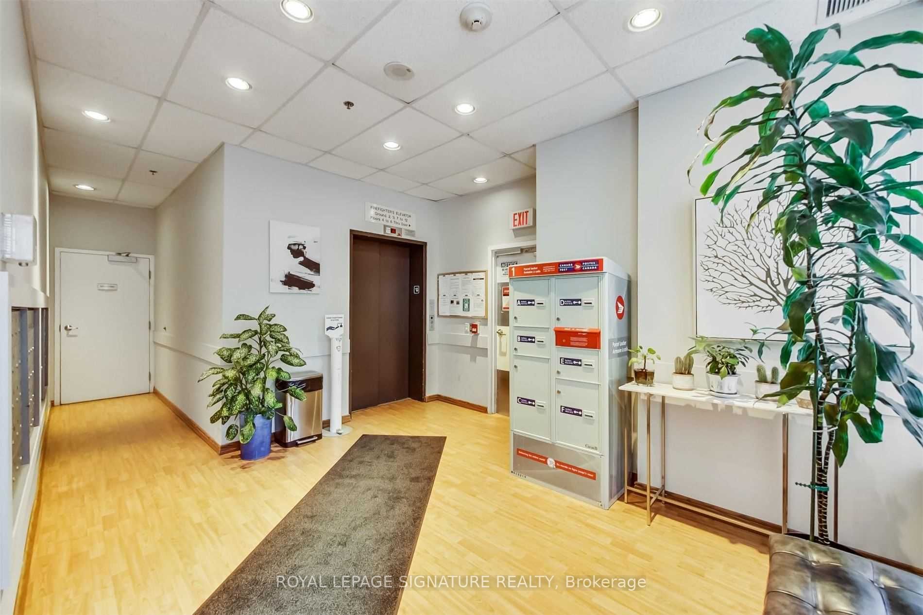 15 Maplewood Avenue 201, Toronto, ON M6C 4B4 photo 5