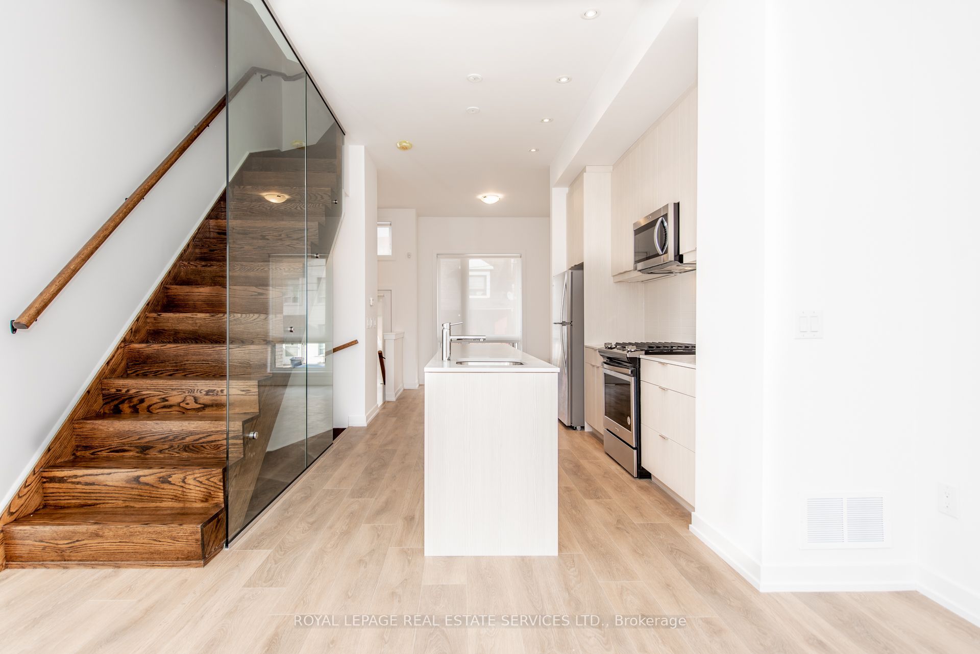 66A Perth Avenue, Toronto, ON M6R 0A8 photo 5