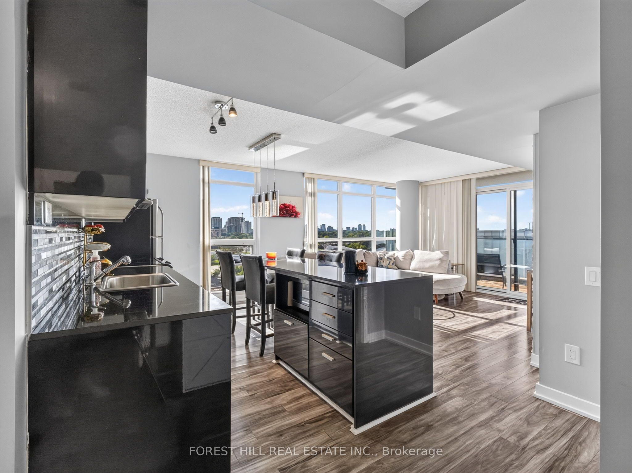 19 Singer Court 1817, Toronto, ON M2K 0B2