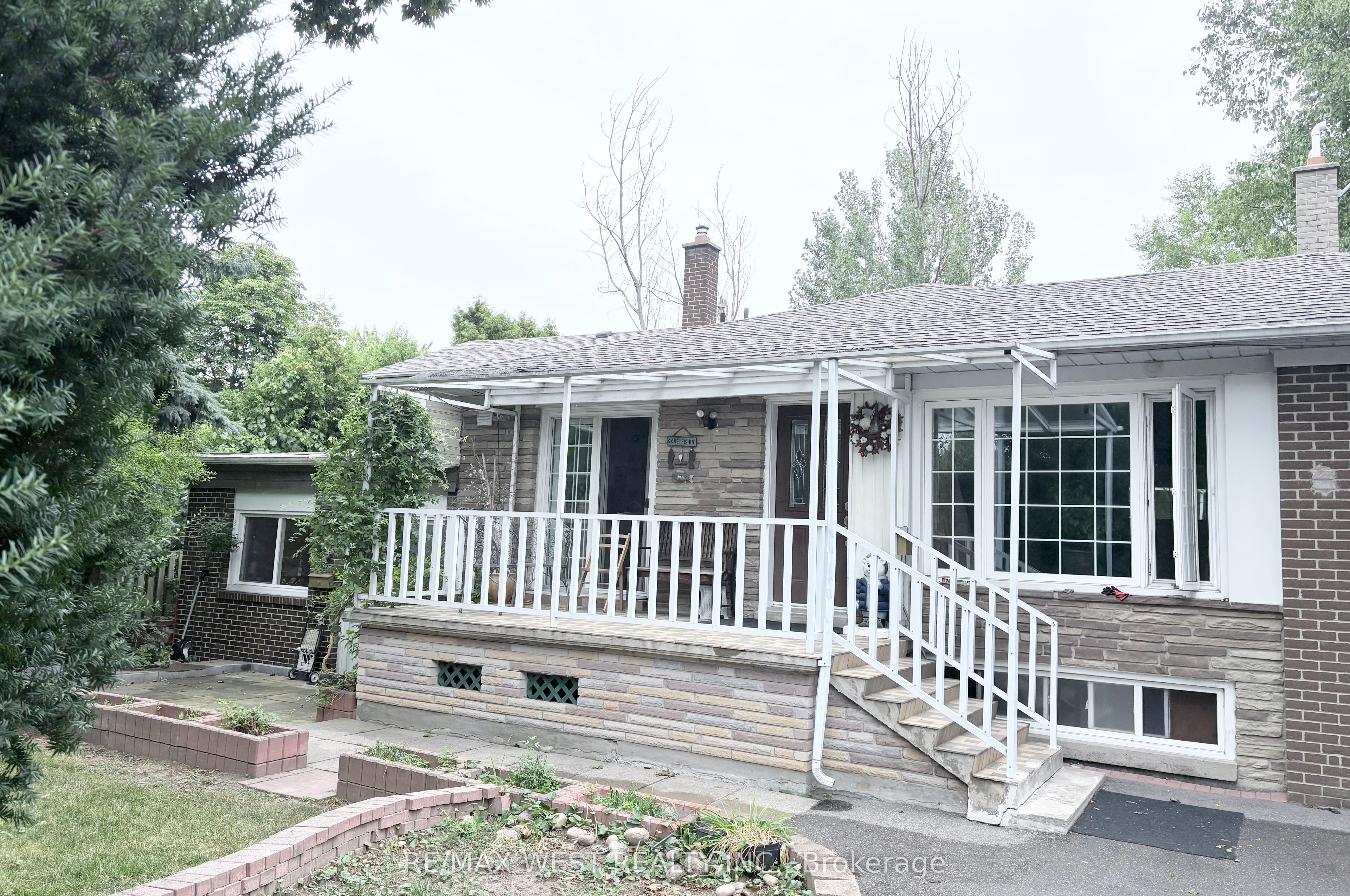 63 Summerside Crescent, Toronto, ON M2H 1W9