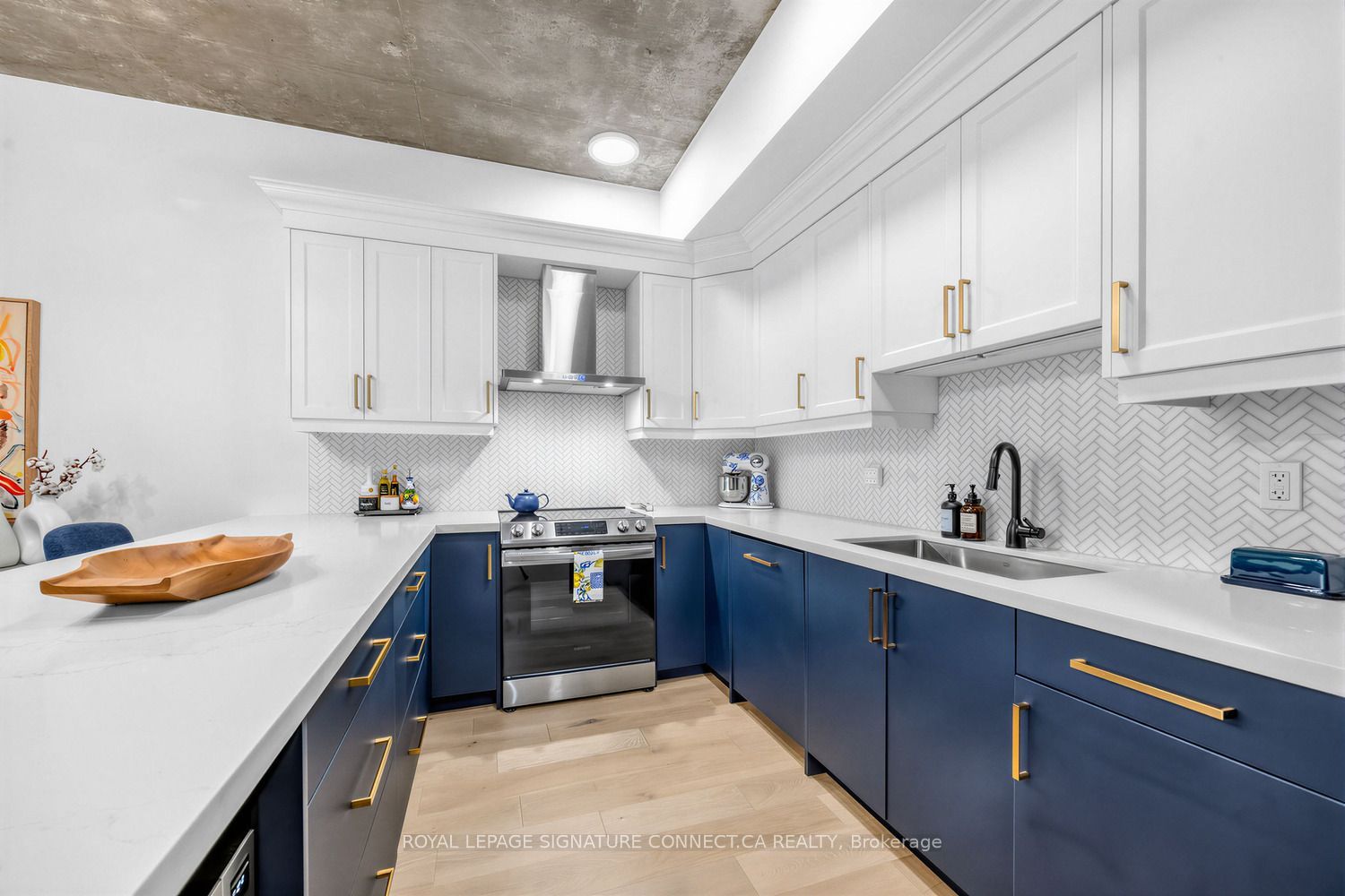 66 Portland Street PH806, Toronto, ON M5V 2M6 photo 3