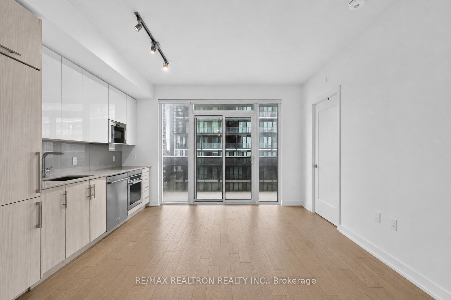 330 Richmond Street W 2203, Toronto, ON M5V 0M4 photo 2