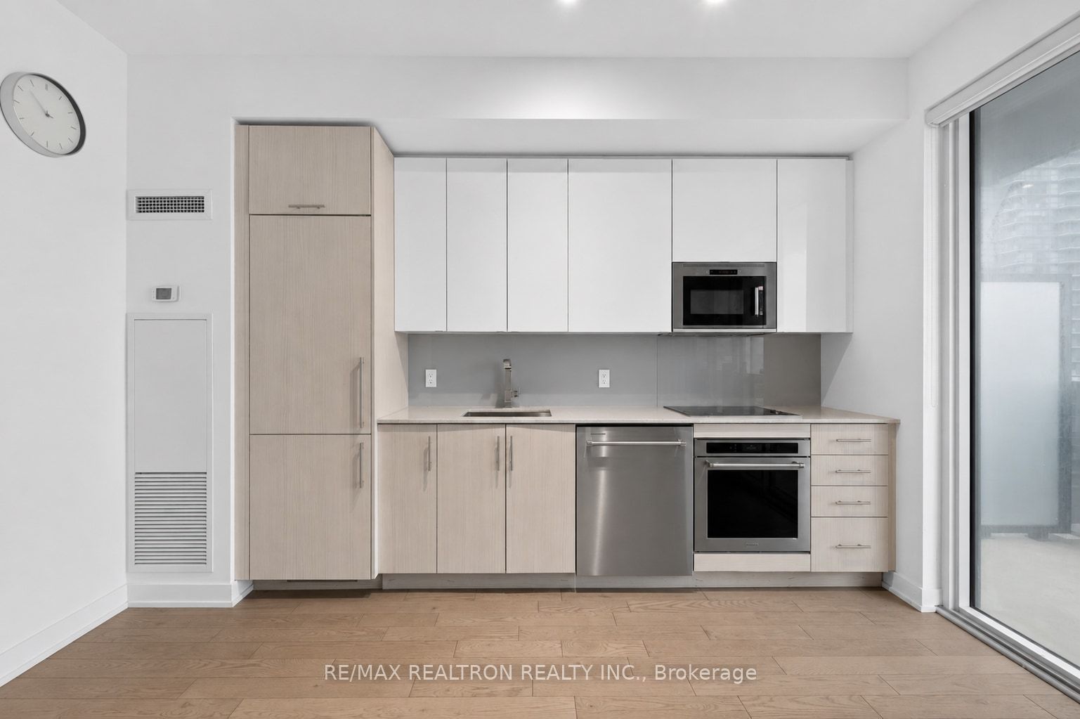 330 Richmond Street W 2203, Toronto, ON M5V 0M4 photo 4