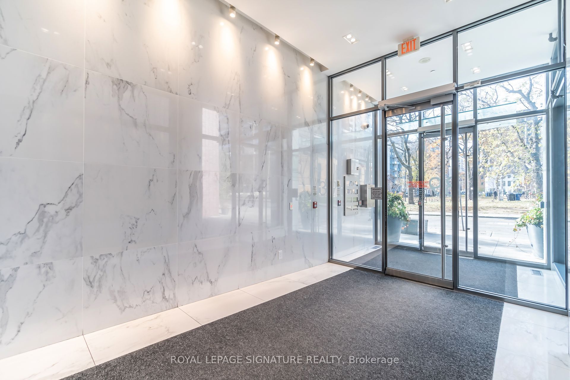 39 Brant Street 603, Toronto, ON M5V 0M8 photo 3
