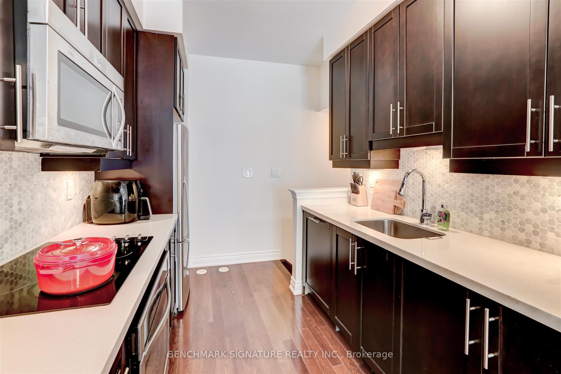 11 Hargrave Lane 234, Toronto, ON M4N 0A4 photo 5