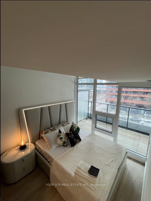 3 Concord Cityplace Way, Toronto, ON M5V 0X4 photo 4