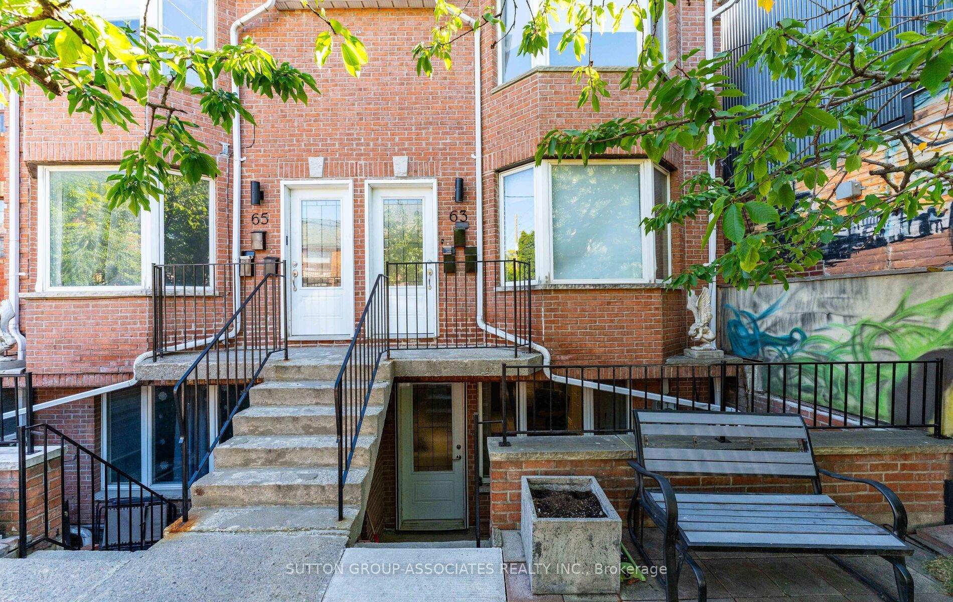 63 Bellevue Avenue Lower, Toronto, ON M5T 2N6 photo 2