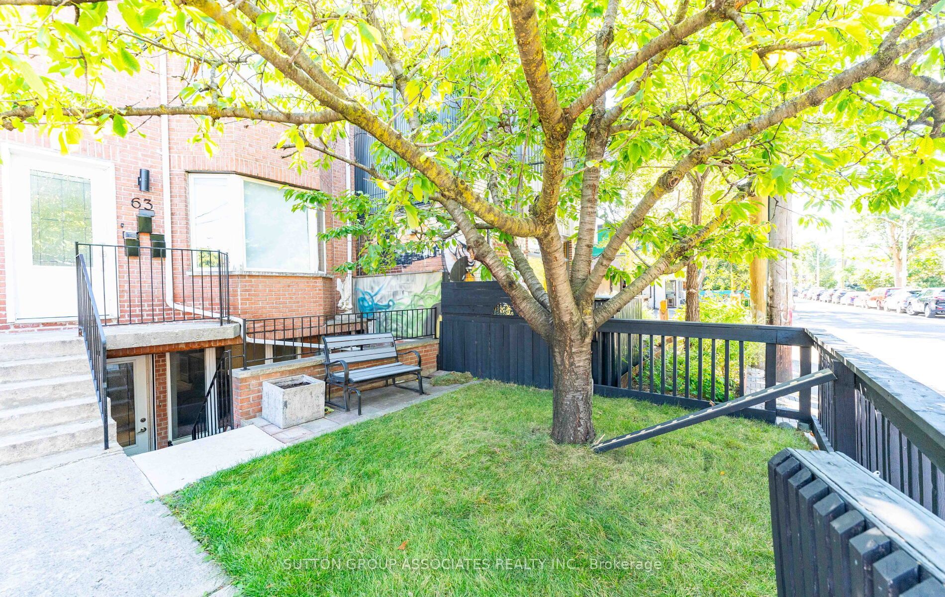63 Bellevue Avenue Lower, Toronto, ON M5T 2N6 photo 3