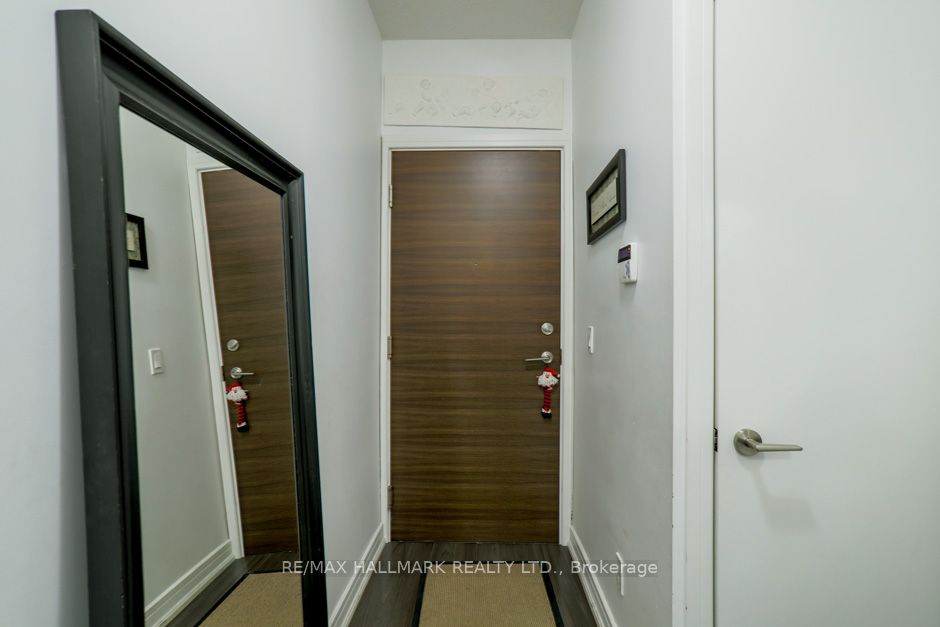 35 Brian Peck Crescent 214, Toronto, ON M4G 0A5 photo 4