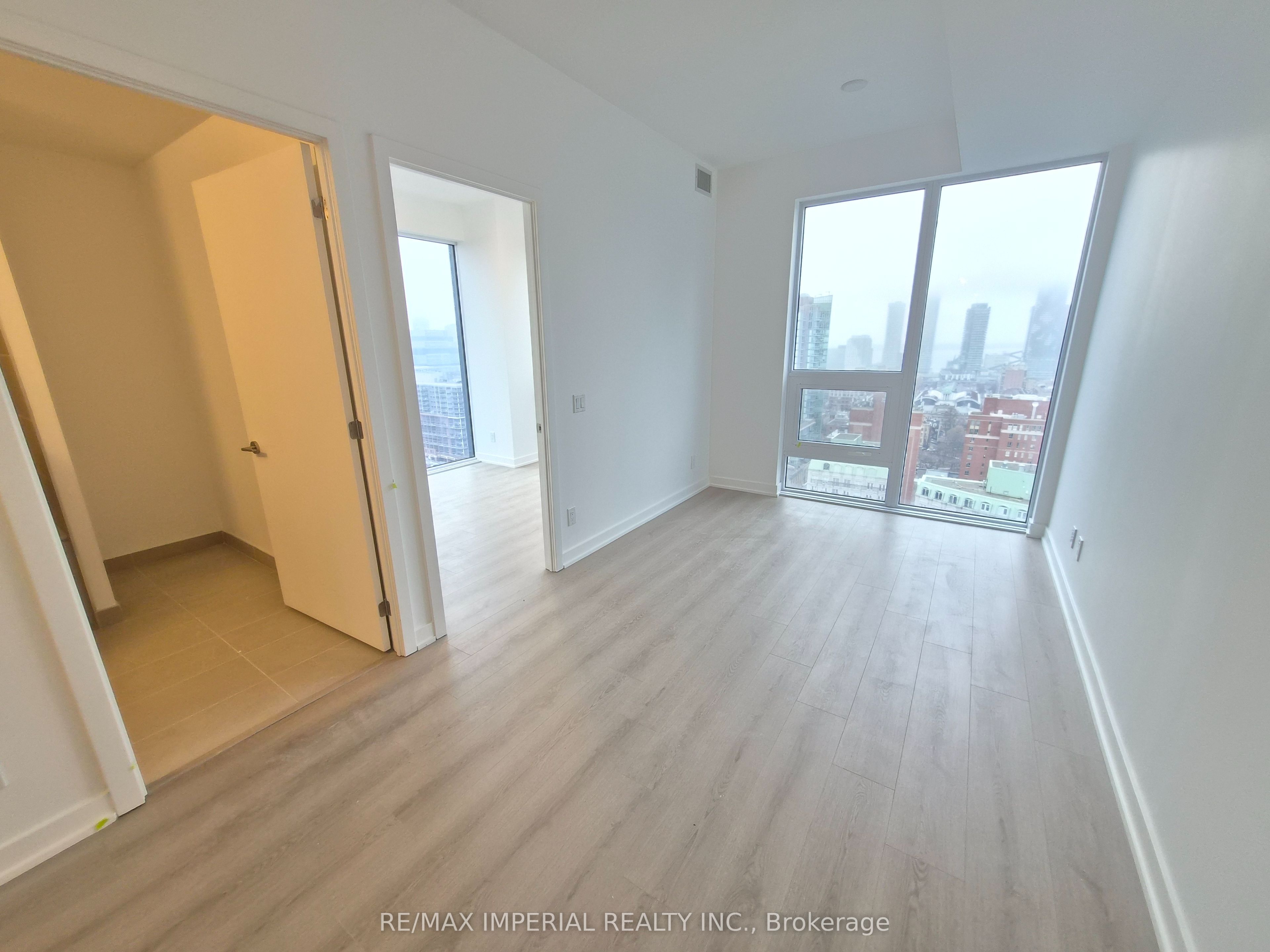 100 Queen Street S 2606, Toronto, ON M5C 0B5 photo 2