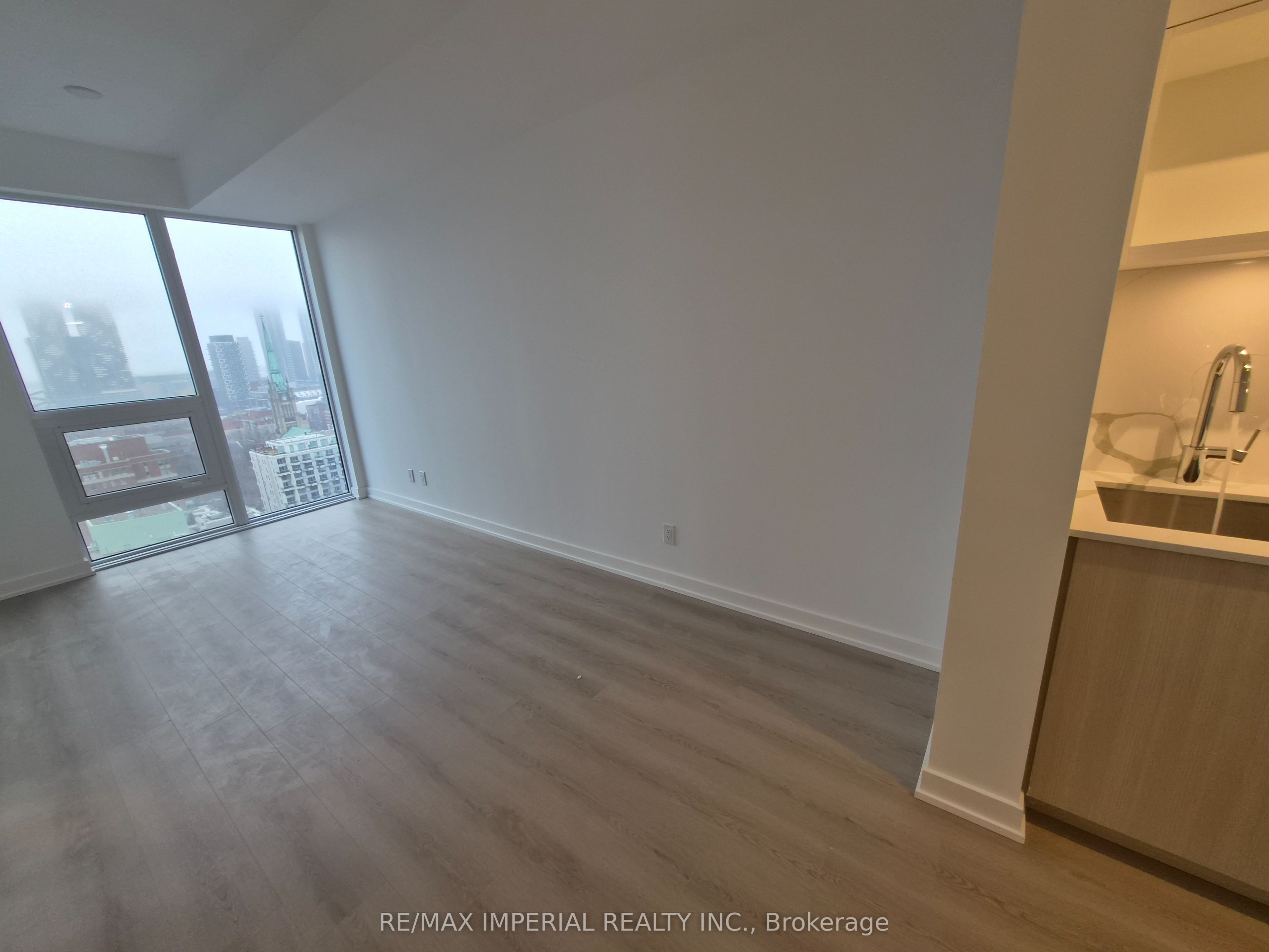 100 Queen Street S 2606, Toronto, ON M5C 0B5 photo 3