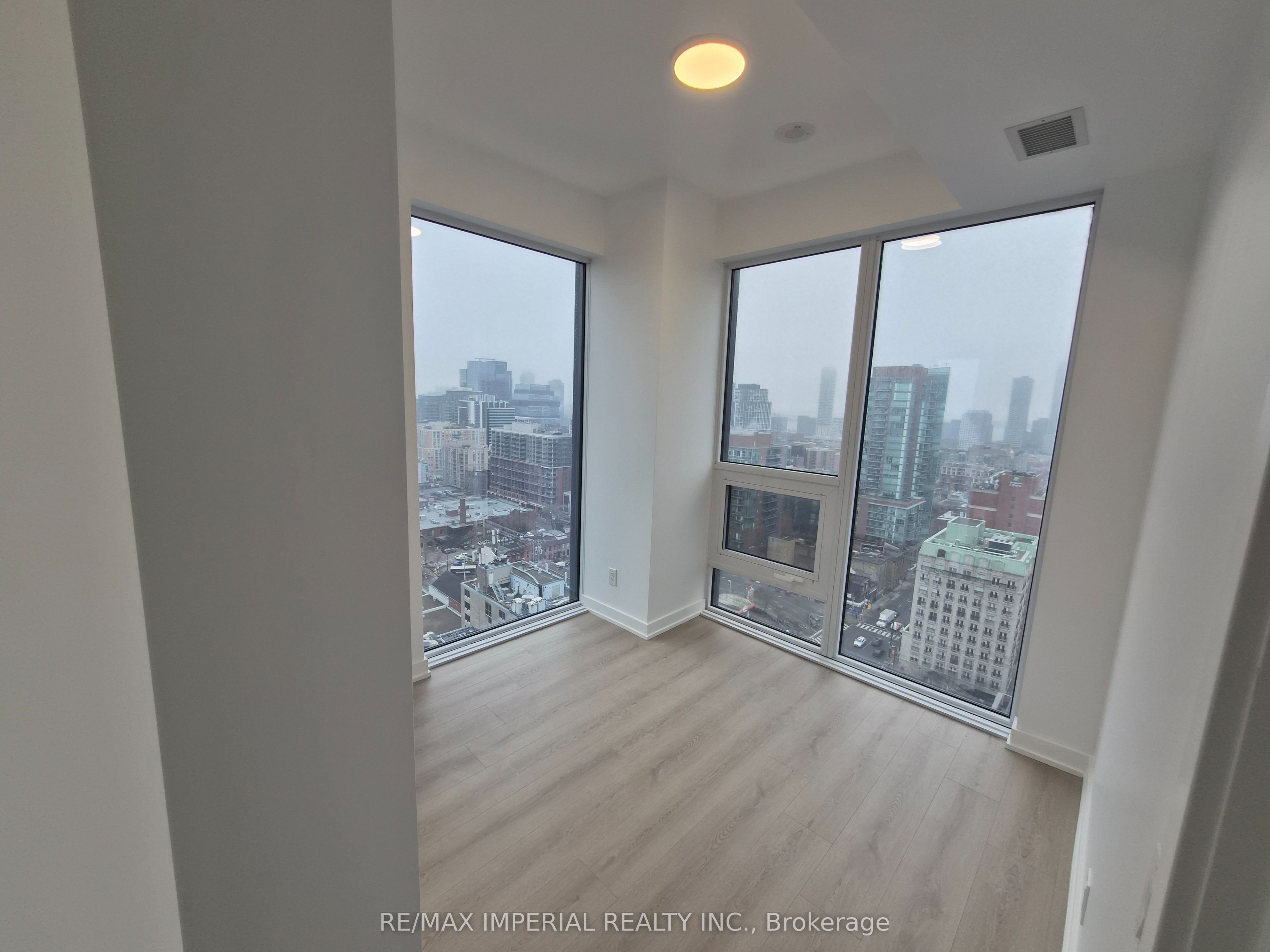 100 Queen Street S 2606, Toronto, ON M5C 0B5 photo 4