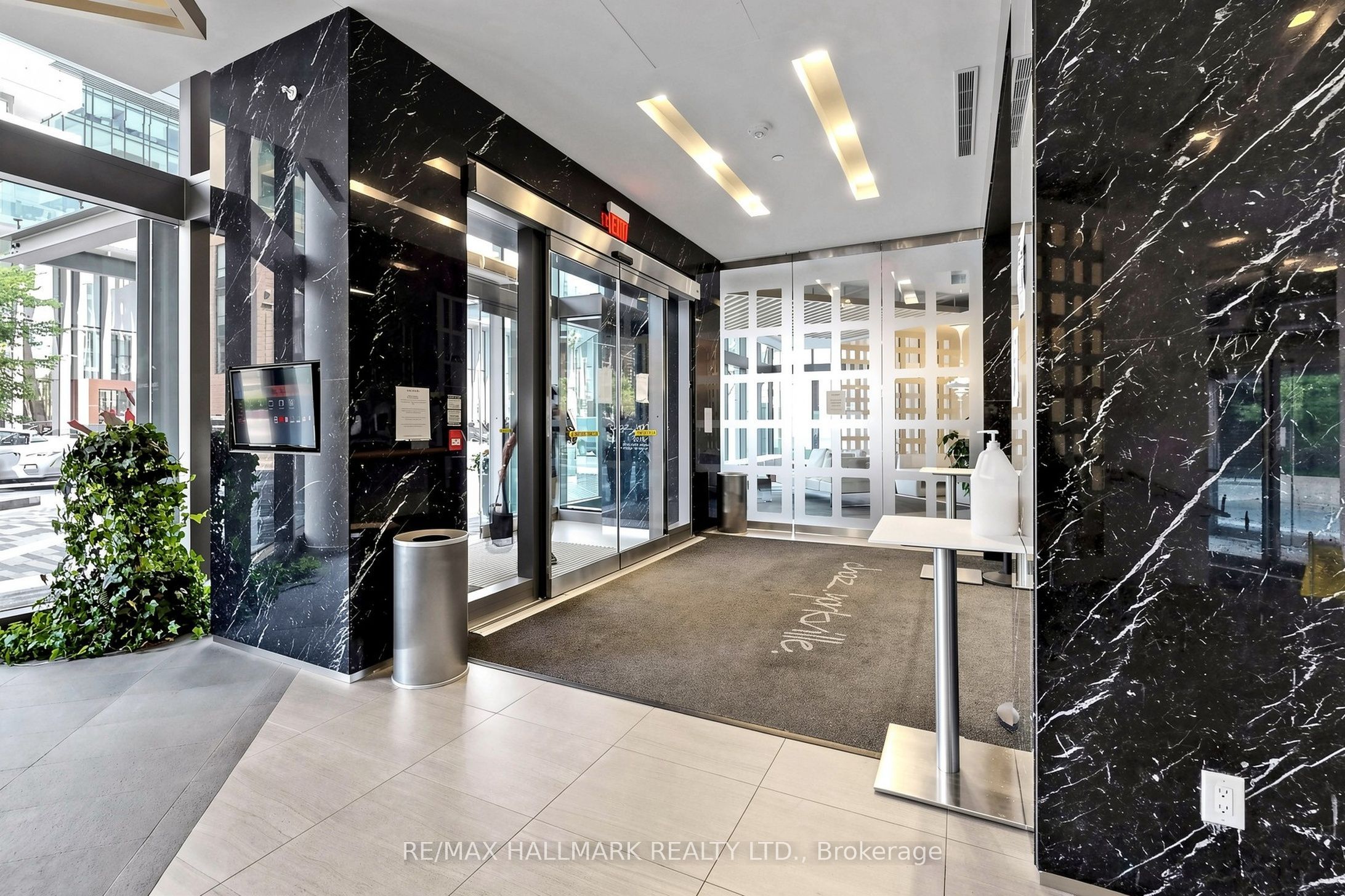 45 Charles Street E 3801, Toronto, ON M4Y 0B8 photo 3