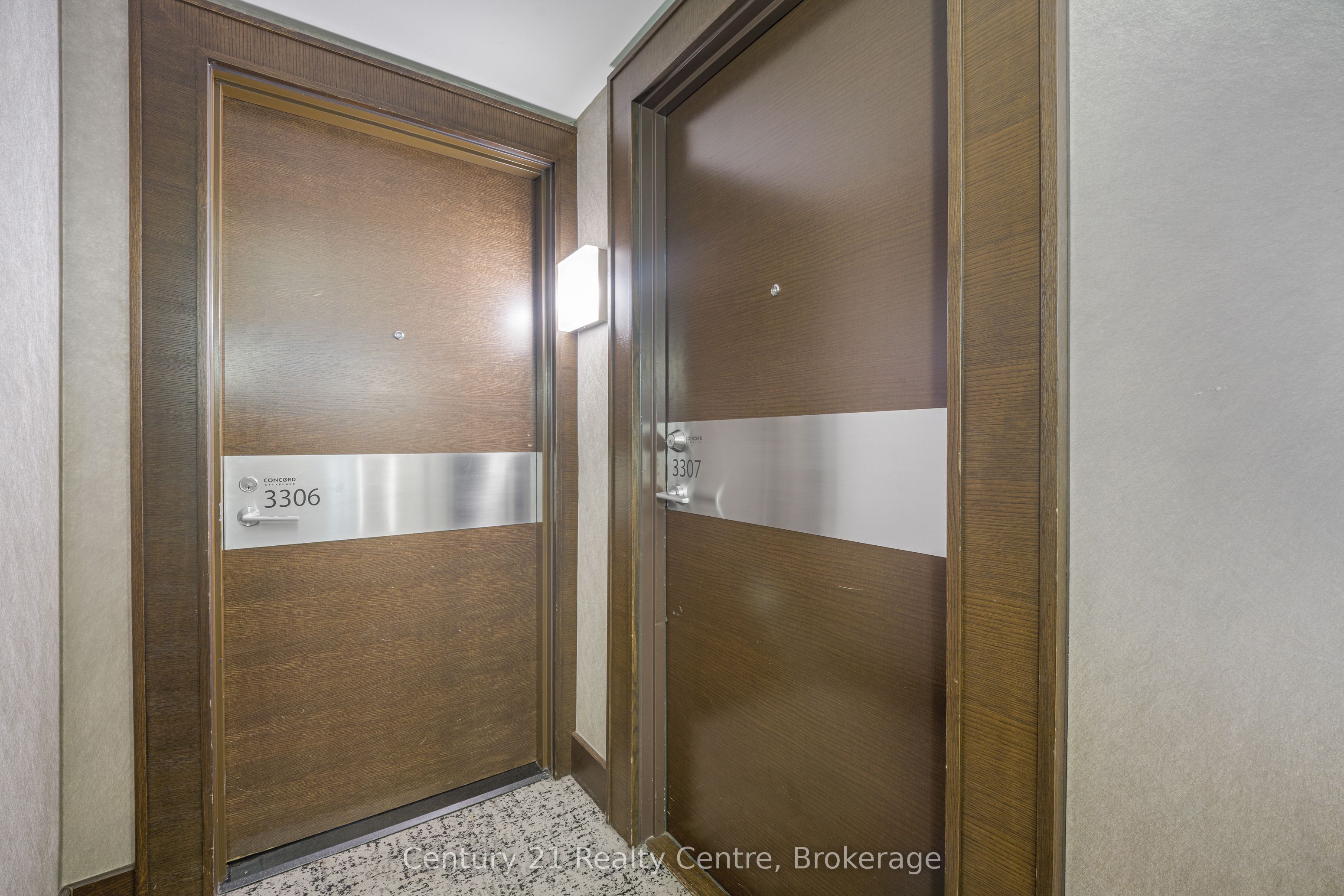 21 Iceboat Terrace 3307, Toronto, ON M5V 4A9 photo 2