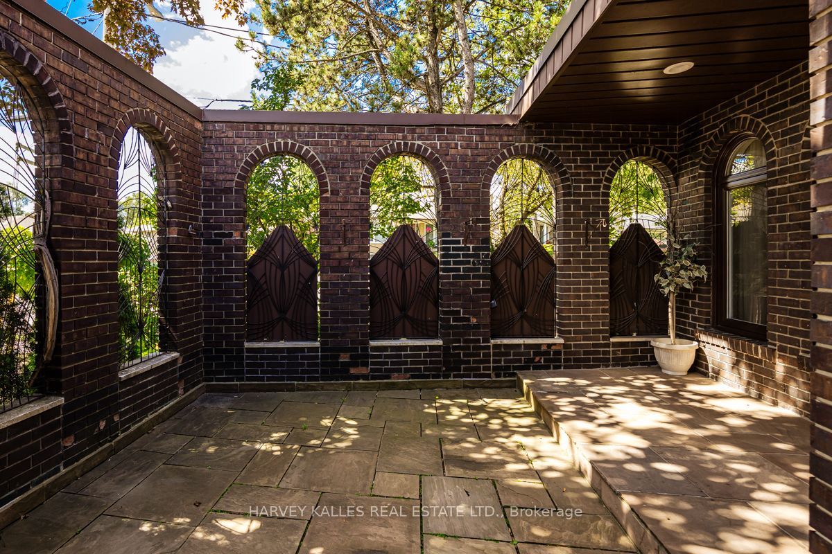 30 Coreydale Court, Toronto, ON M3H 4T2 photo 3