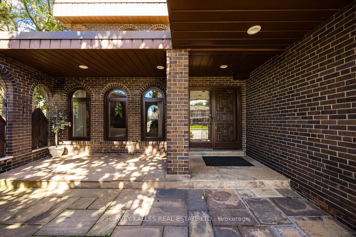 30 Coreydale Court, Toronto, ON M3H 4T2 photo 4