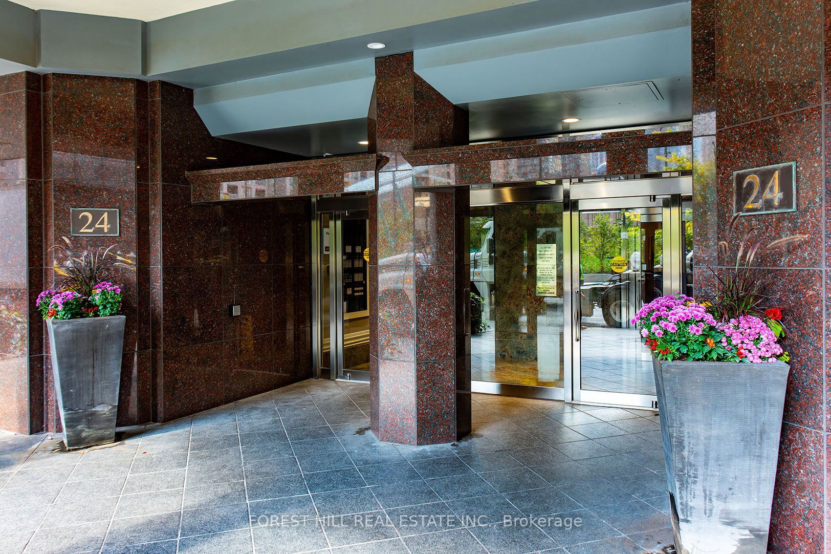 24 Wellesley Street W 1811, Toronto, ON M4Y 2X6 photo 2