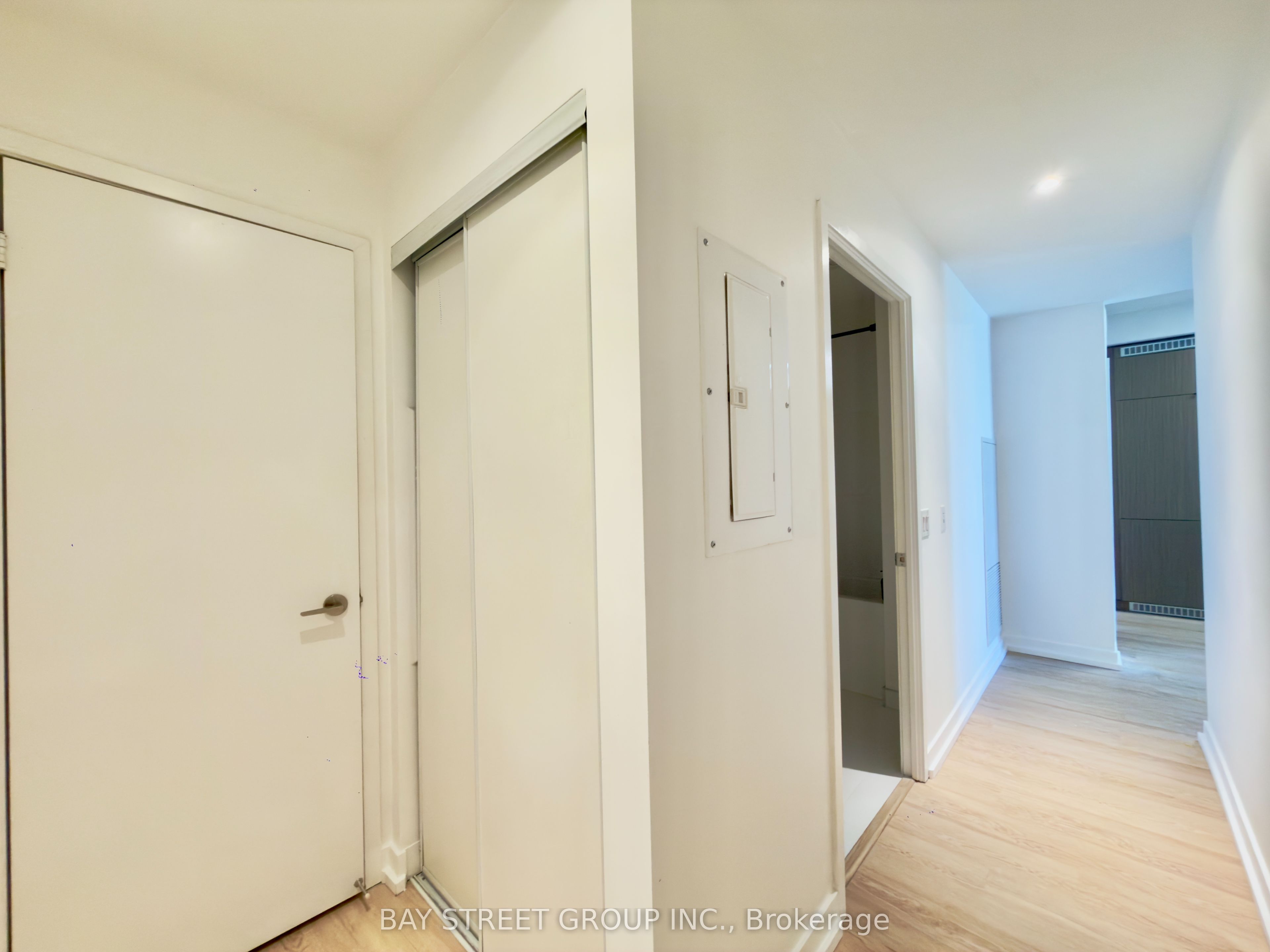 20 Edward Street 1119, Toronto, ON M5G 0C5 photo 4