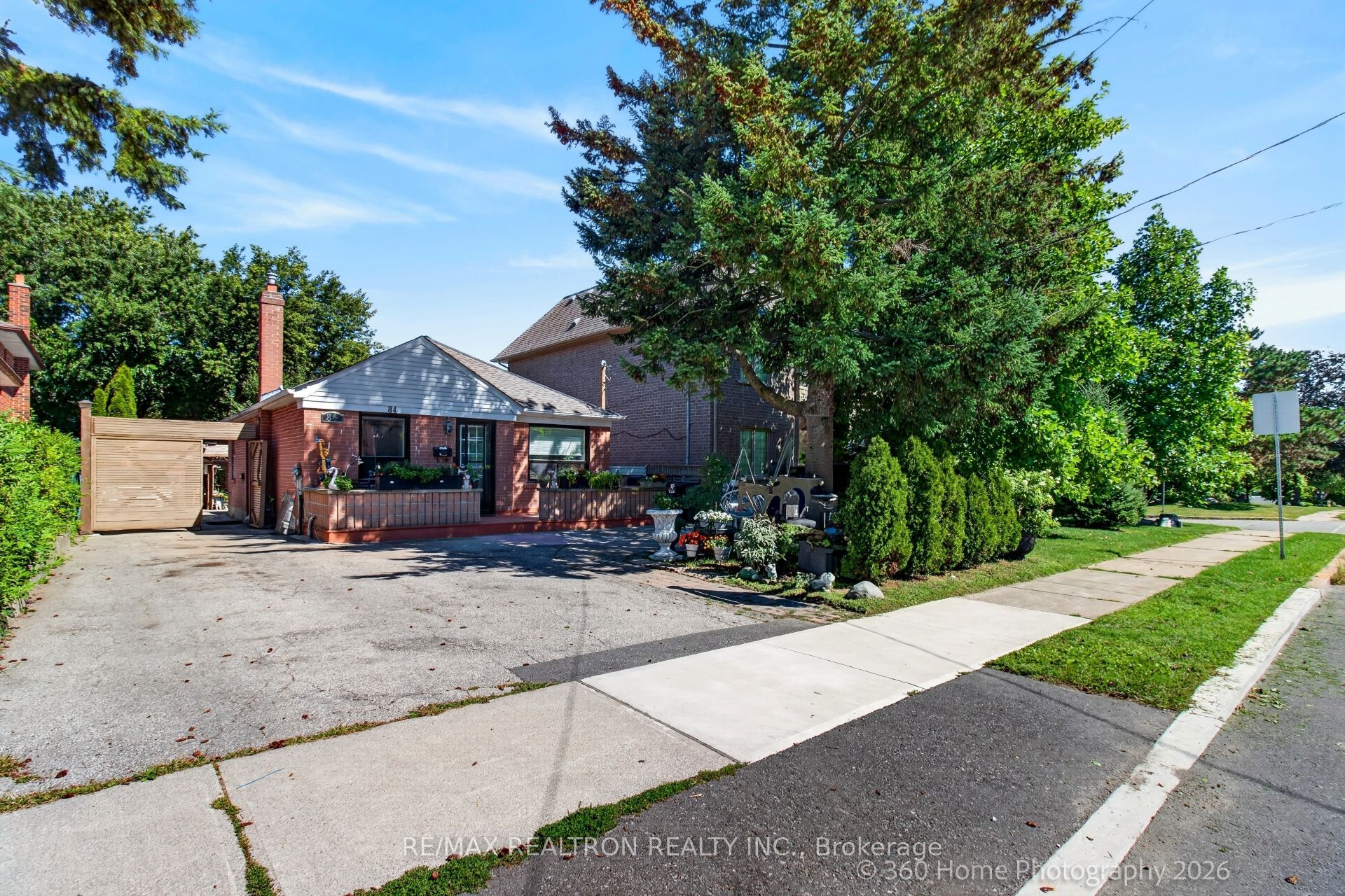 84 Ranee Avenue, Toronto, ON M6A 1N2 photo 2