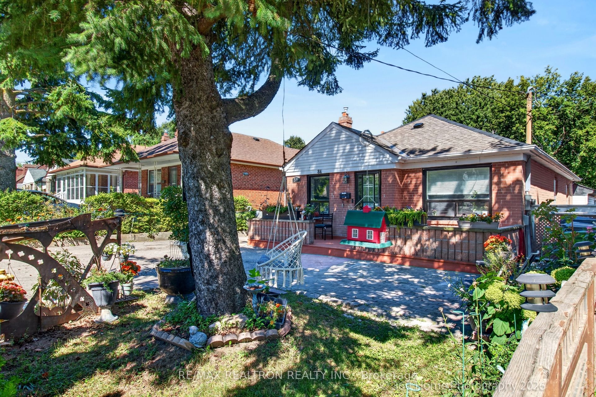 84 Ranee Avenue, Toronto, ON M6A 1N2 photo 3
