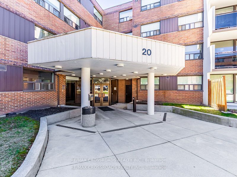 20 Sunrise Avenue 111, Toronto, ON M4A 2R2 photo 2