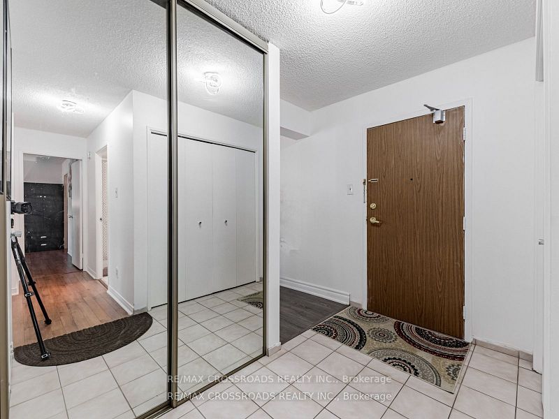 20 Sunrise Avenue 111, Toronto, ON M4A 2R2 photo 3