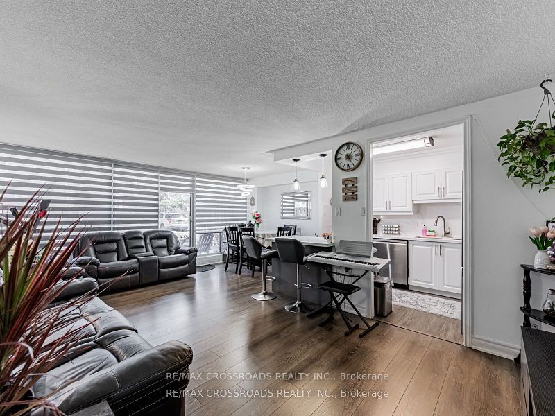 20 Sunrise Avenue 111, Toronto, ON M4A 2R2 photo 4