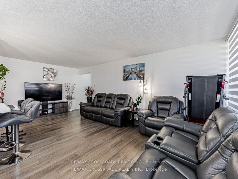 20 Sunrise Avenue 111, Toronto, ON M4A 2R2 photo 5