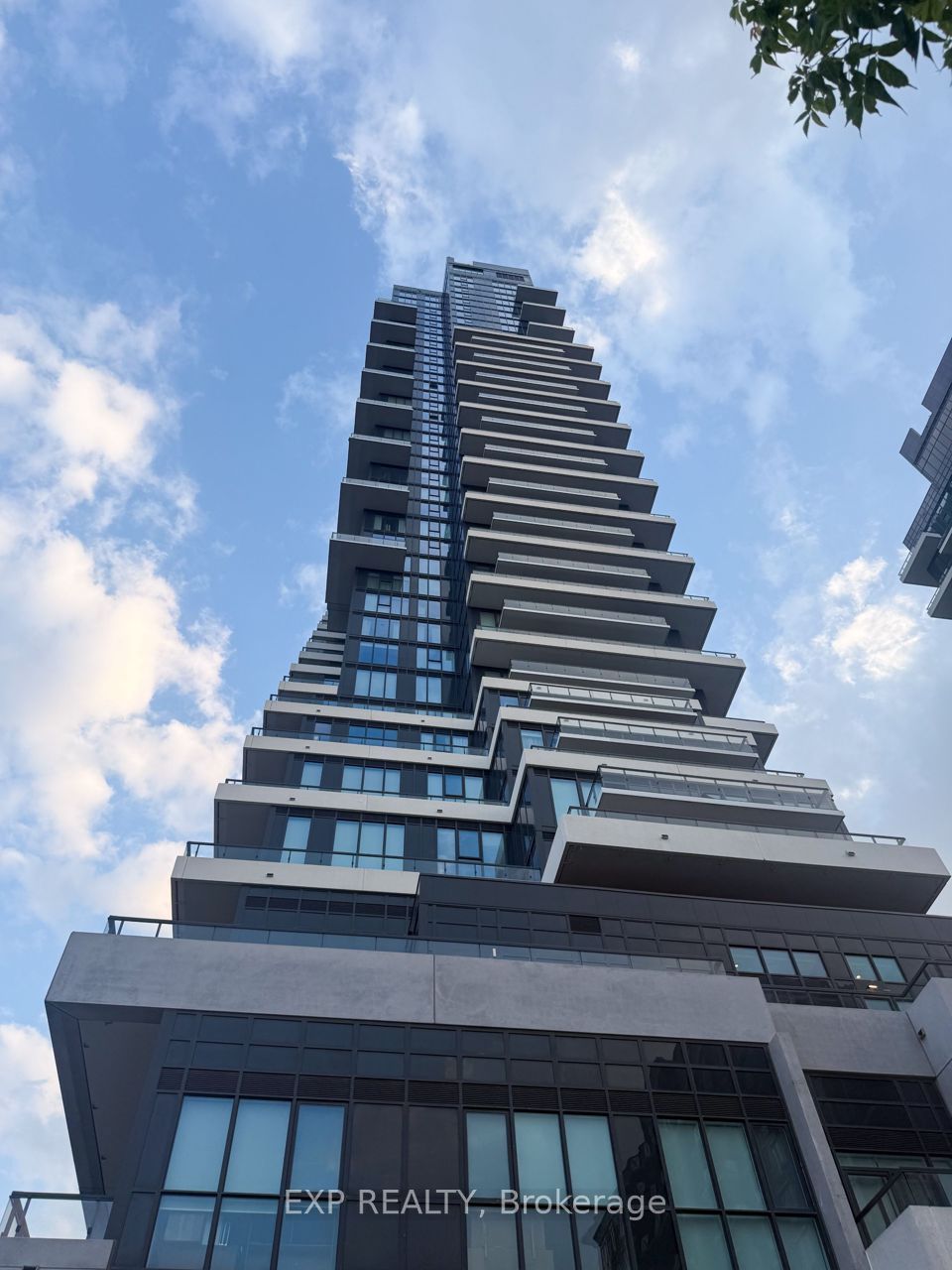 30 Inn on the Park Drive 3104, Toronto, ON M3C 0P7 photo 2