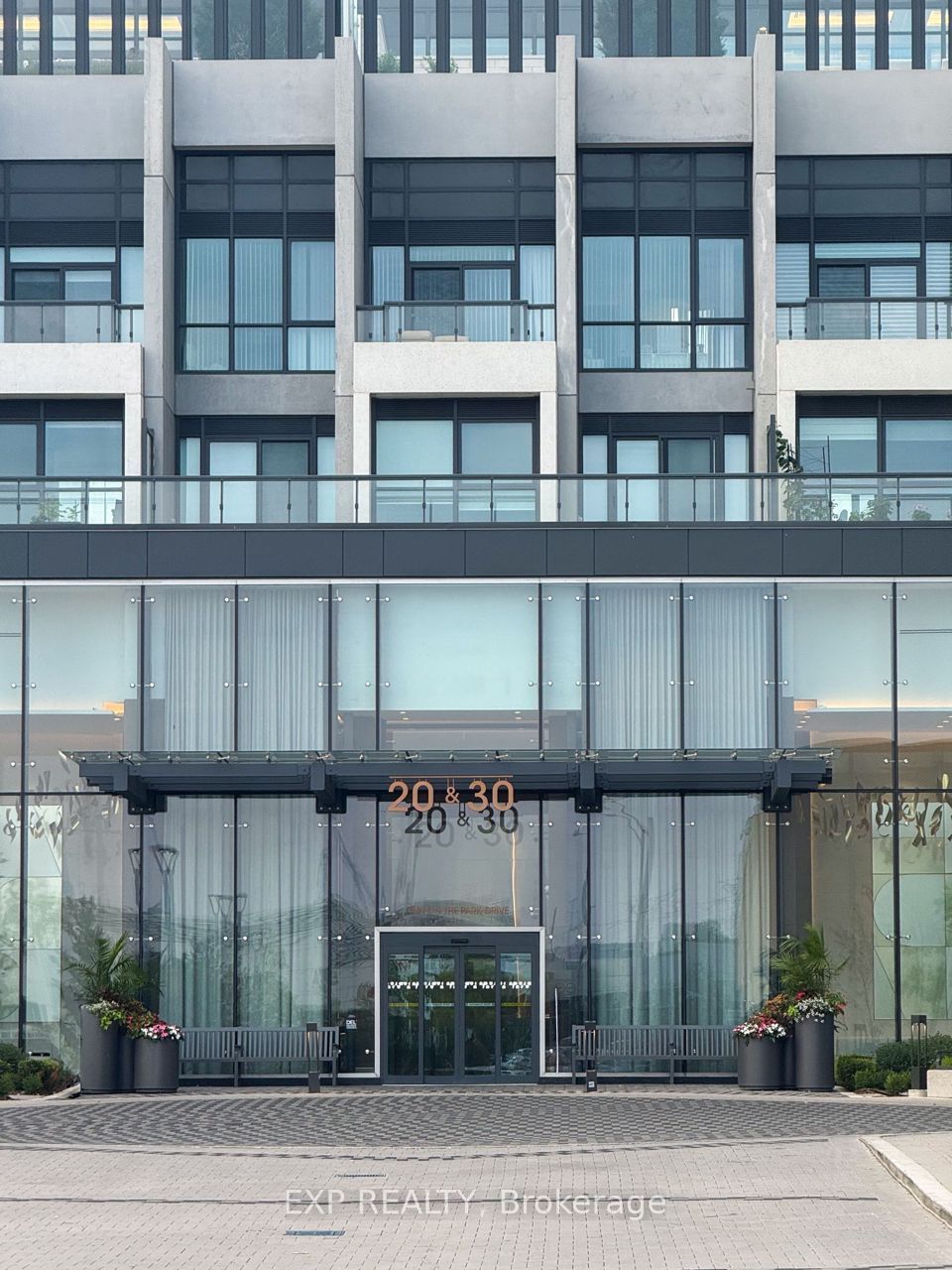 30 Inn on the Park Drive 3104, Toronto, ON M3C 0P7 photo 3